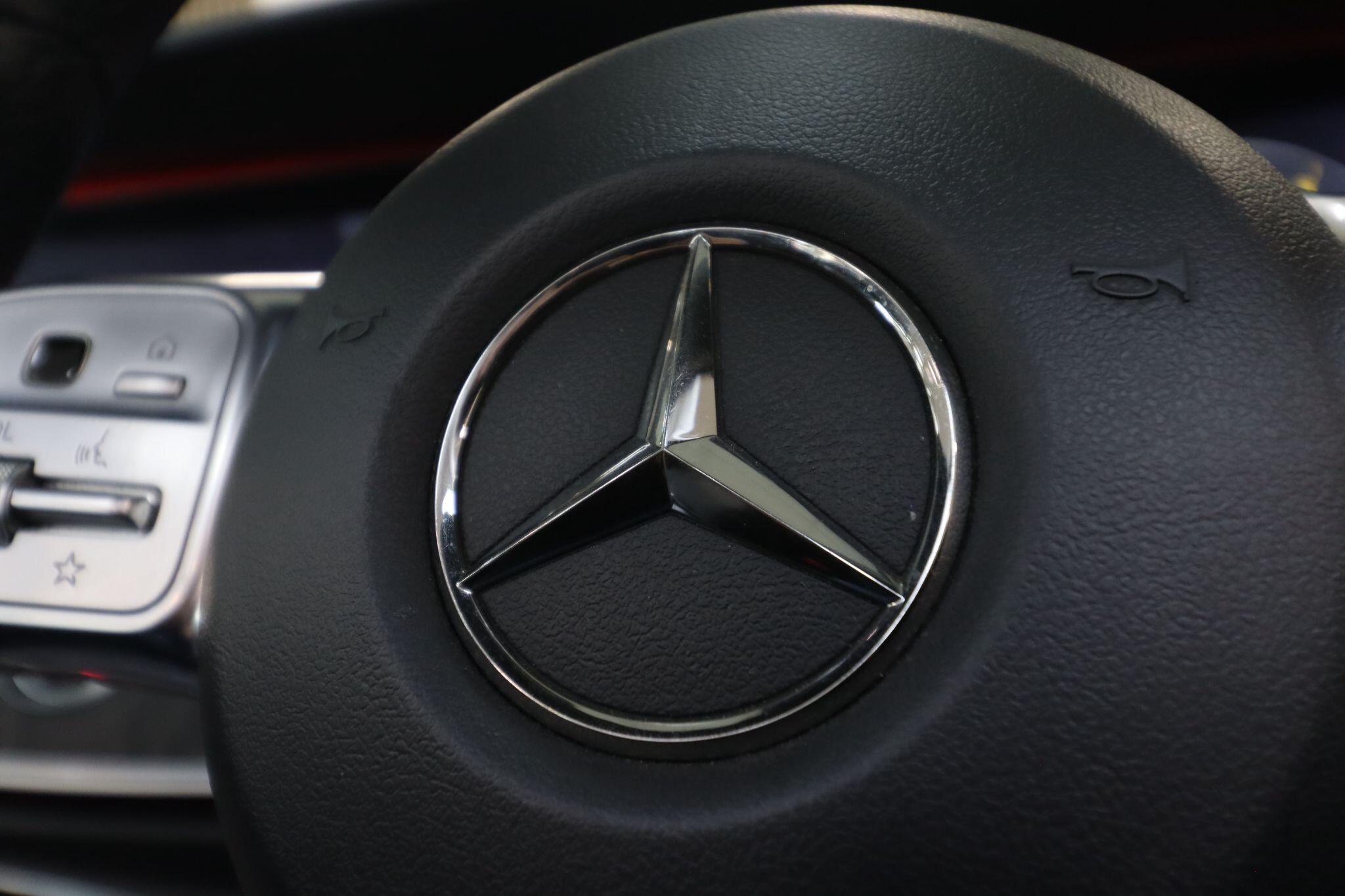 Mercedes-Benz E Class view 51