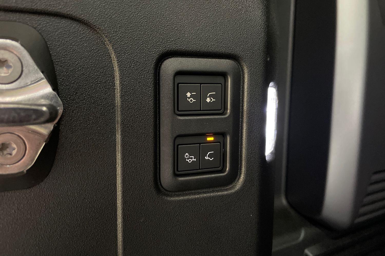 Land Rover Defender view 26