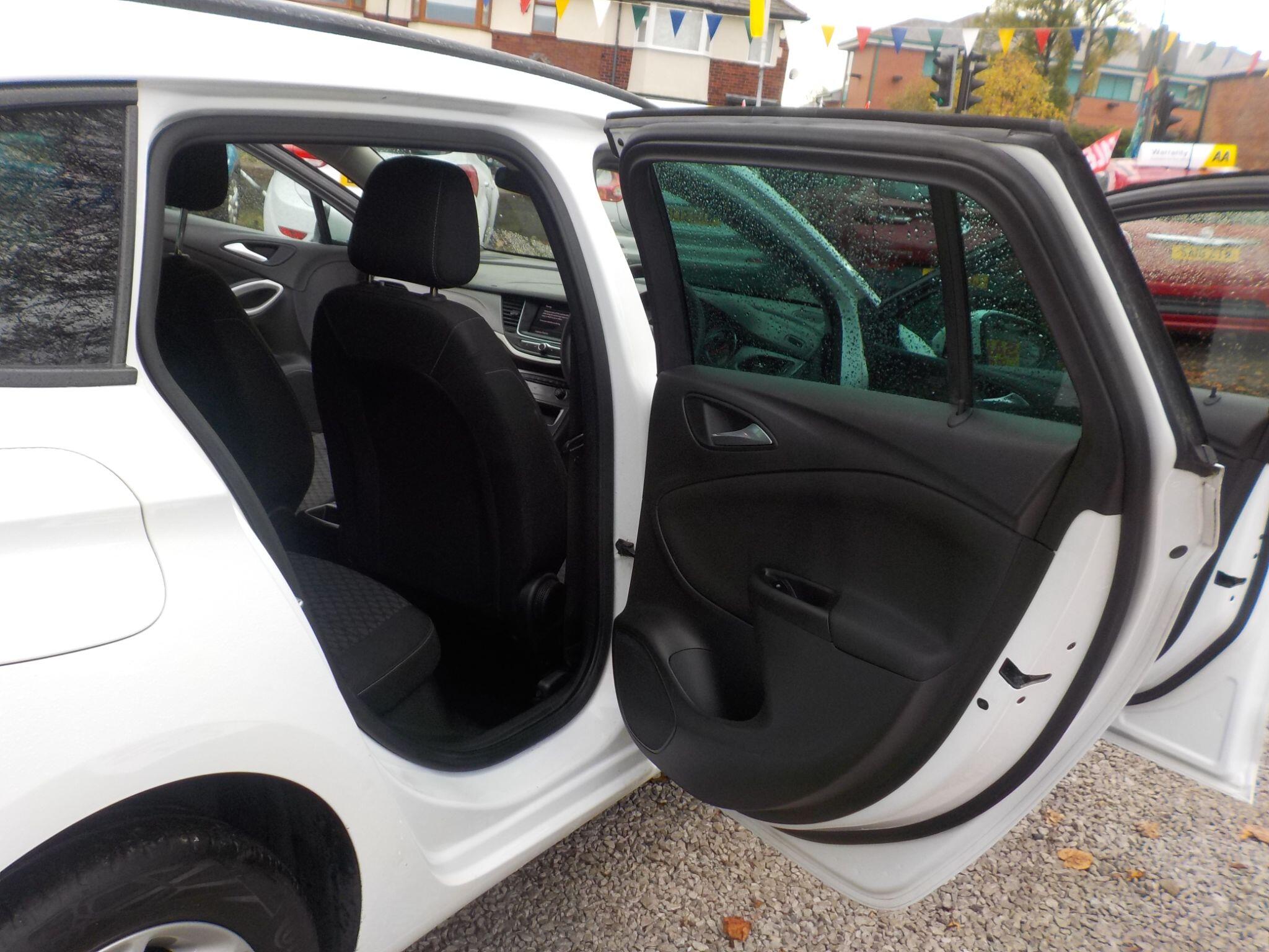 Vauxhall Astra 1.5 Turbo D SE Sports Tourer Euro 6 (s/s) 5dr