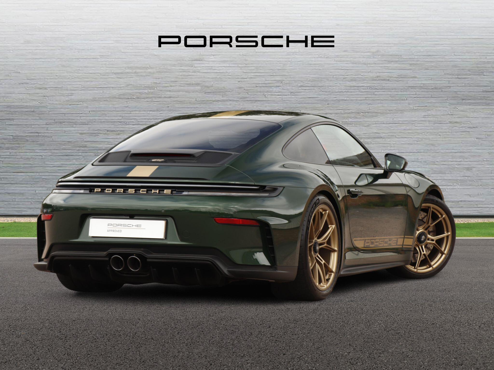 Porsche 911 view 3