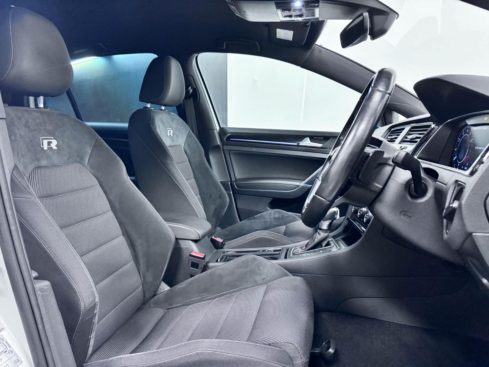 Volkswagen Golf view 17