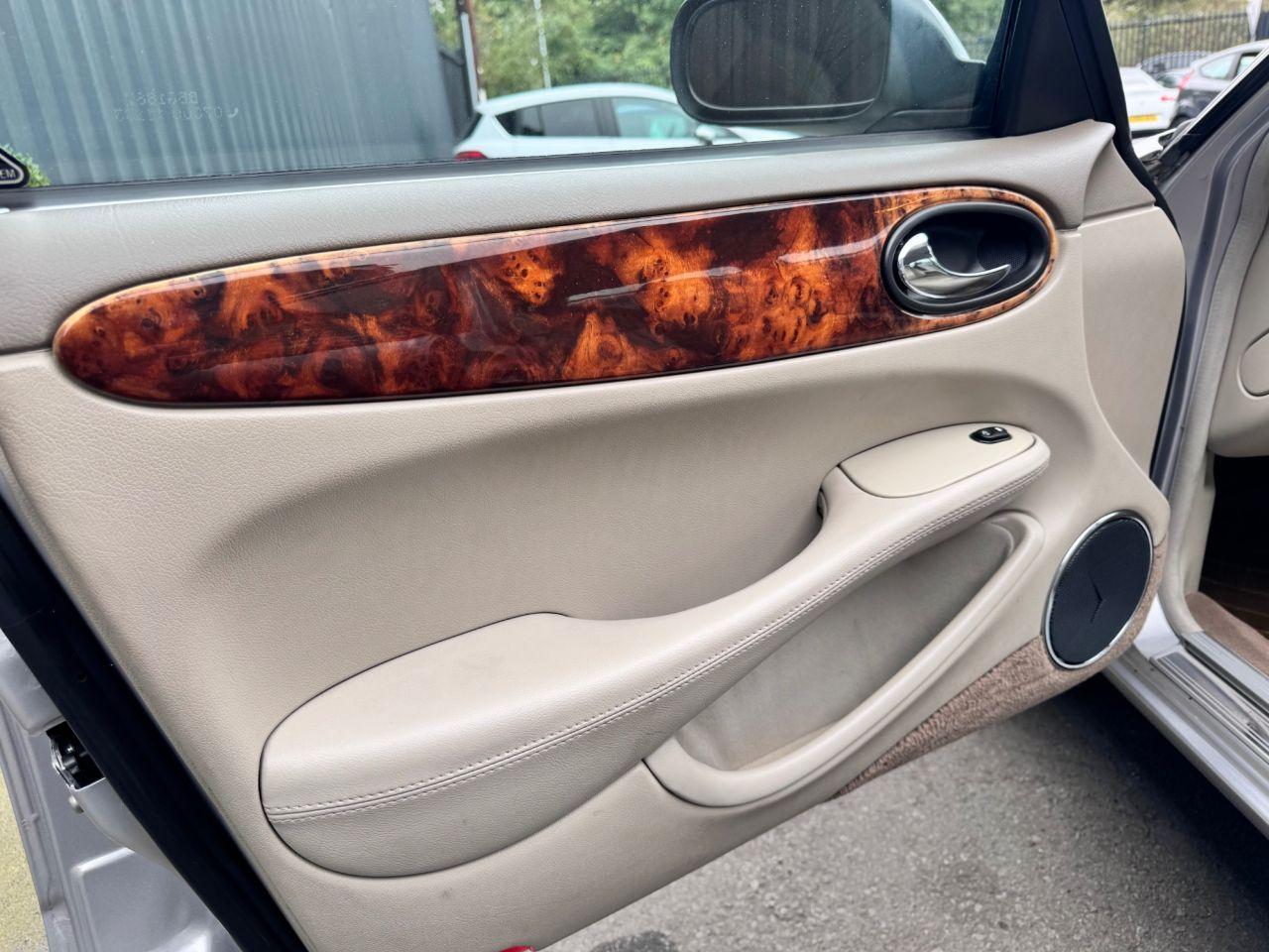 Jaguar XJ view 26