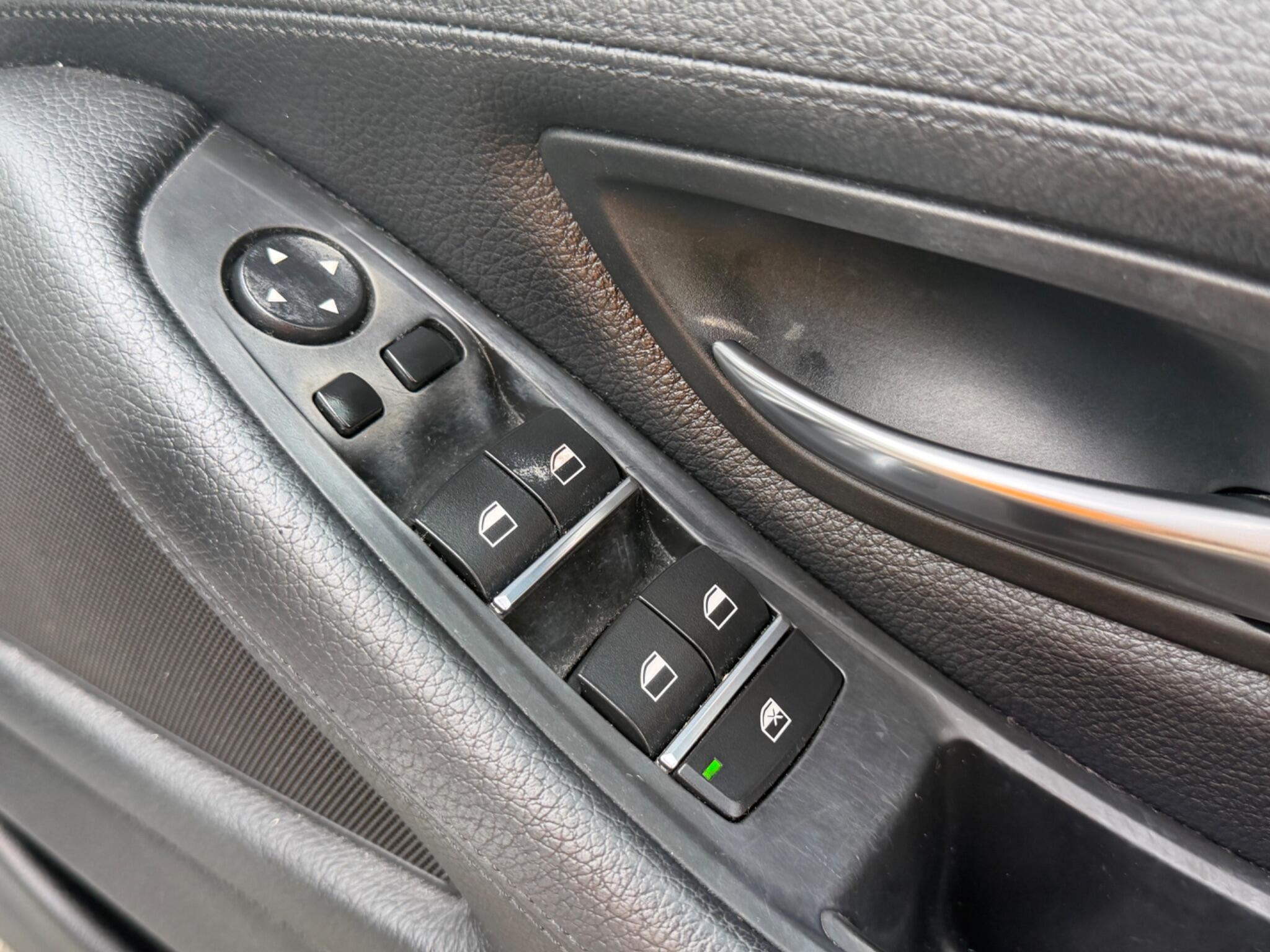 BMW 5 Series view 28