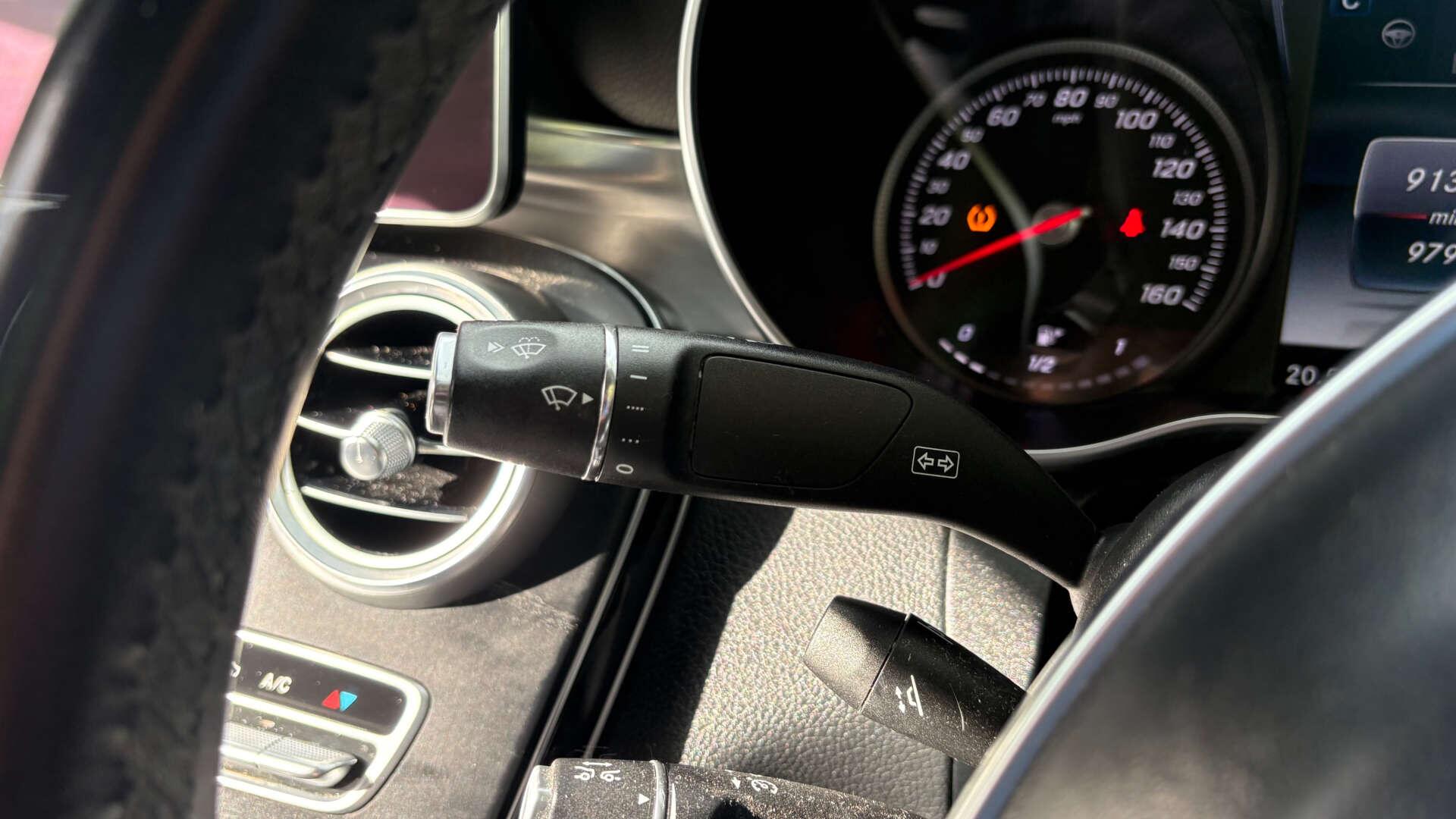 Mercedes-Benz C-Class view 17