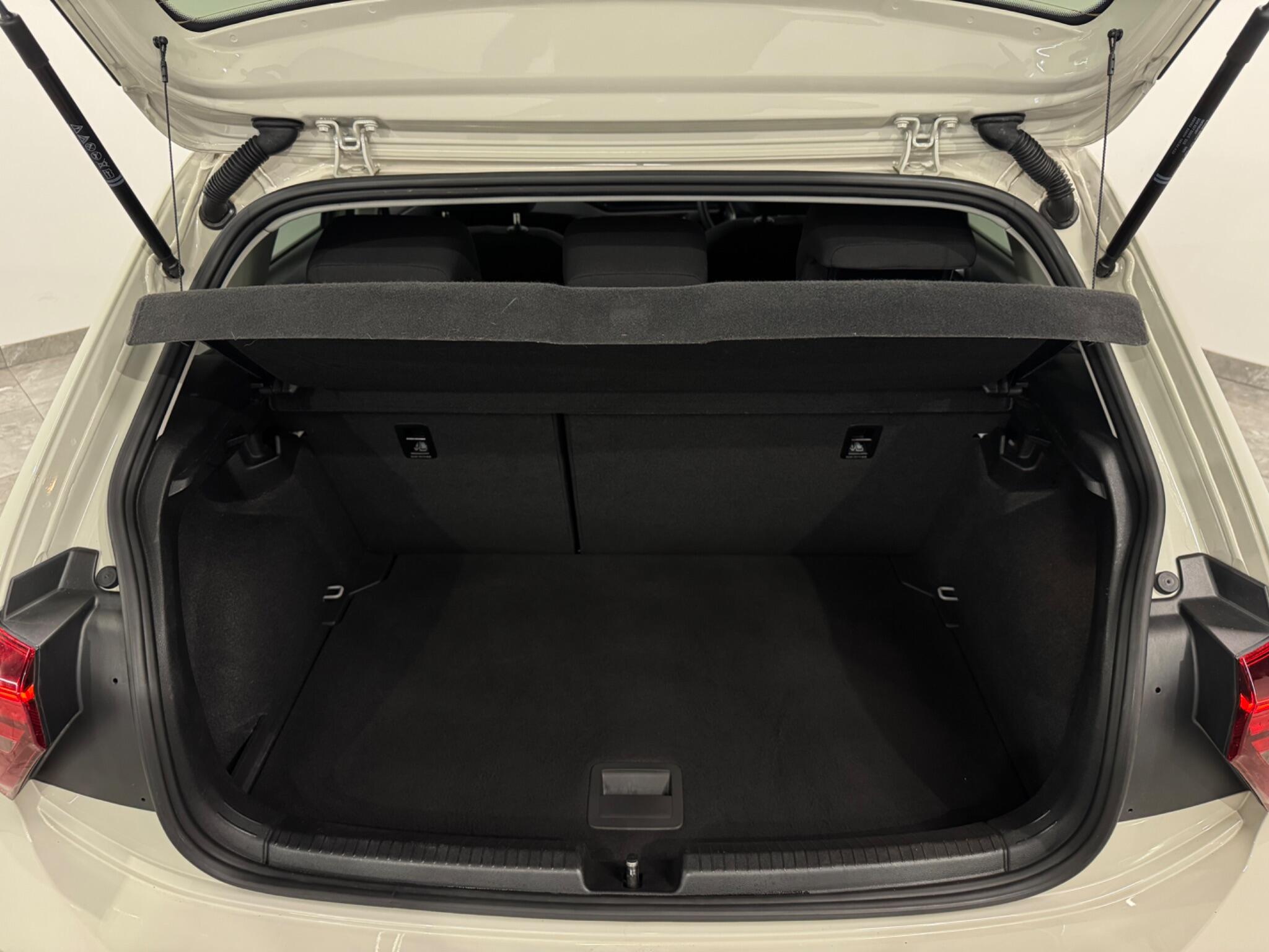 Volkswagen Polo view 23