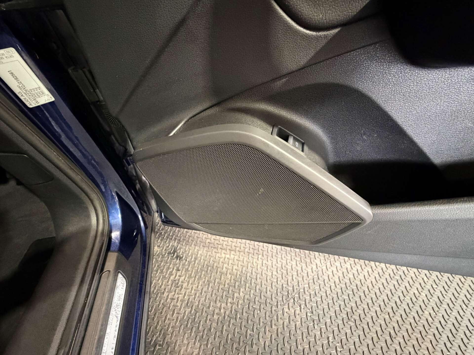 Audi Q5 view 13