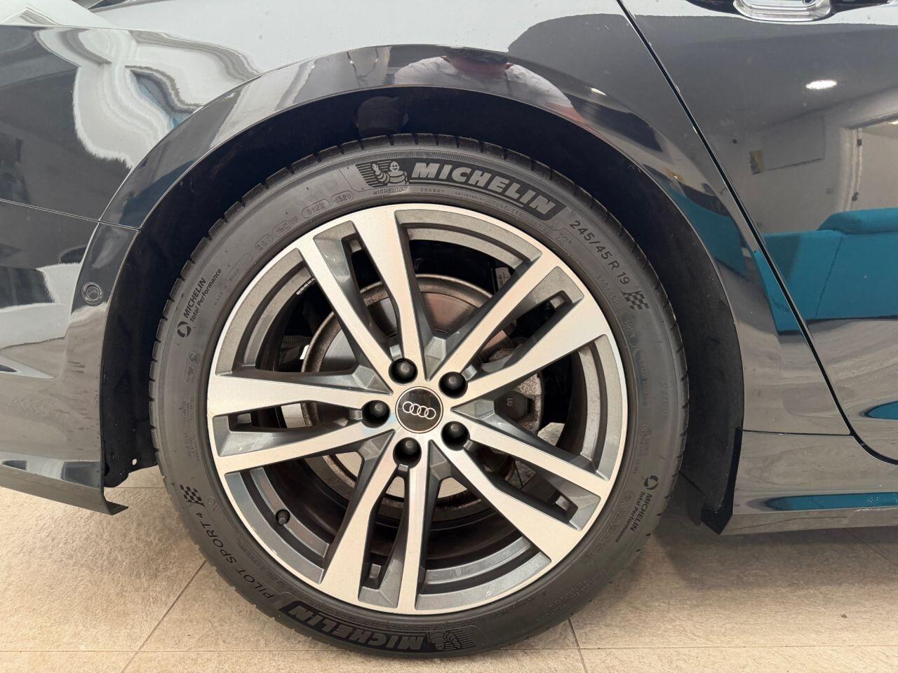 Audi A6 Saloon view 14