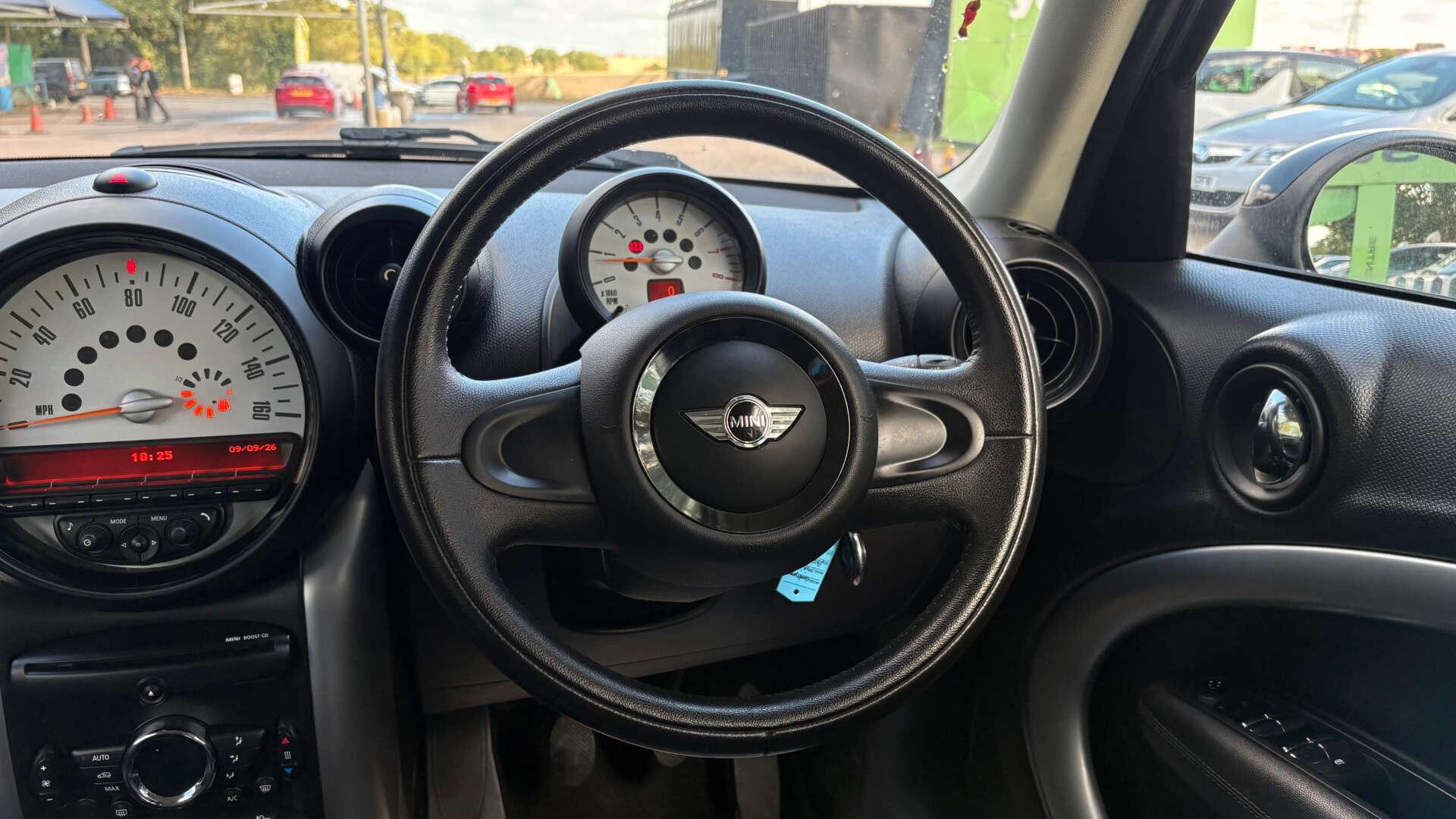 Mini Countryman view 16
