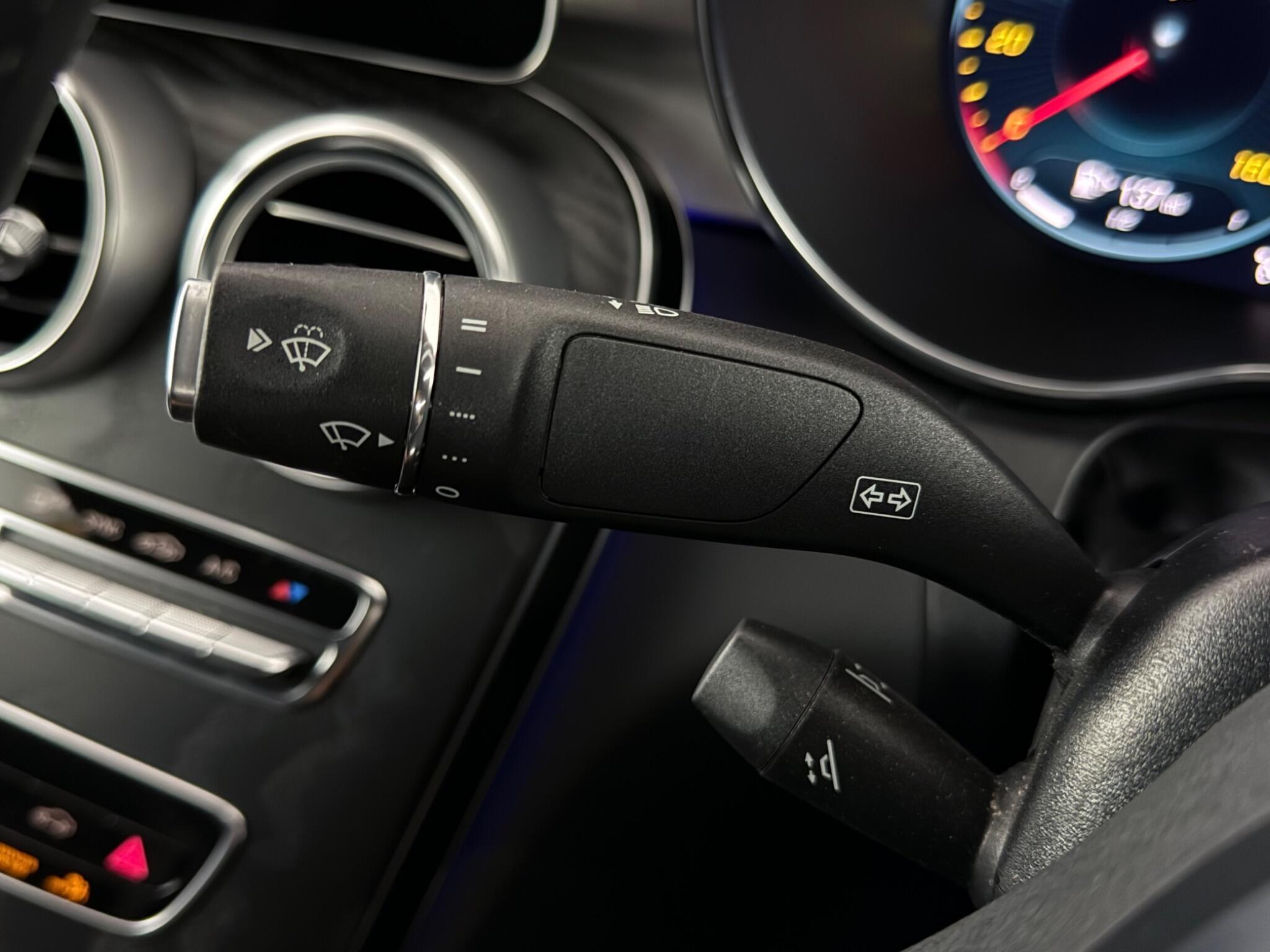 Mercedes-Benz C-Class view 21