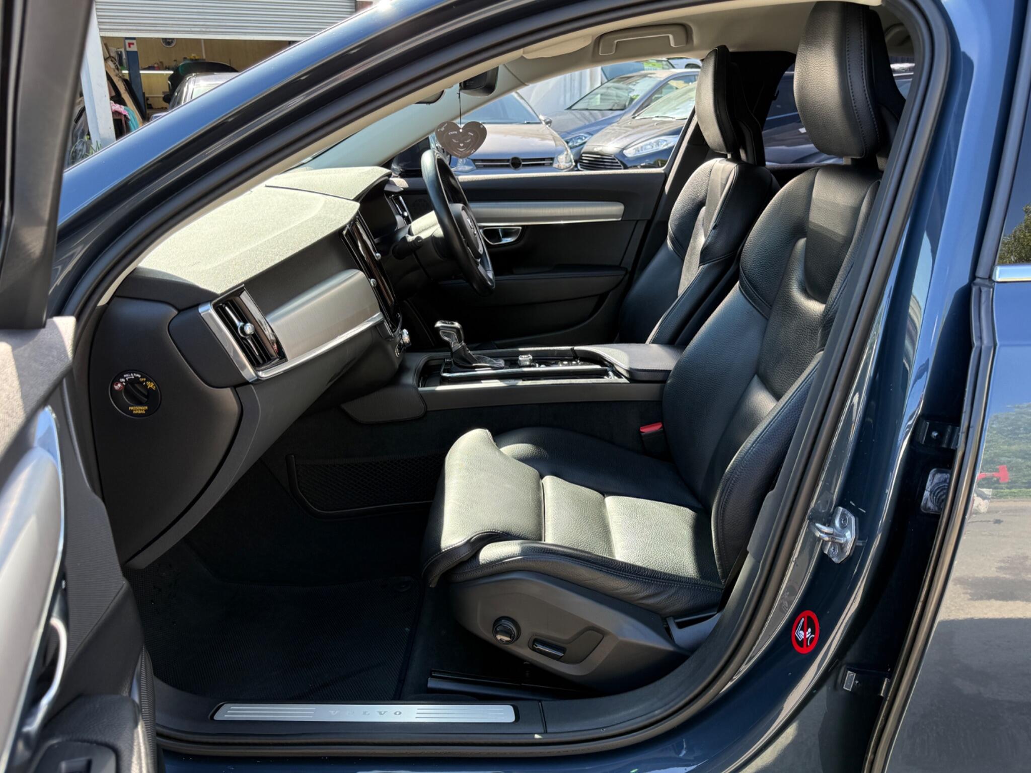 Volvo S90 - Image 49