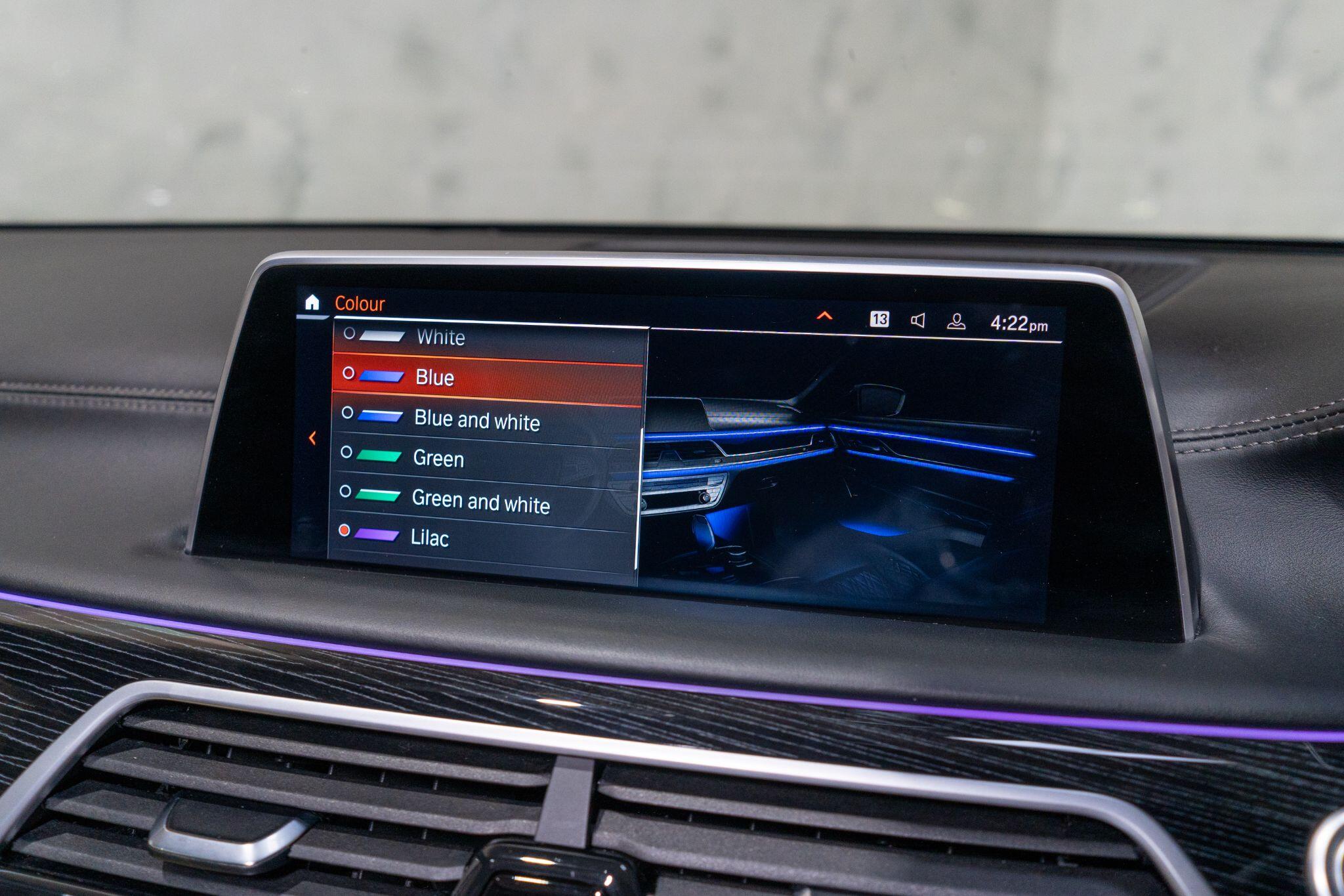 BMW 7 Series view 26