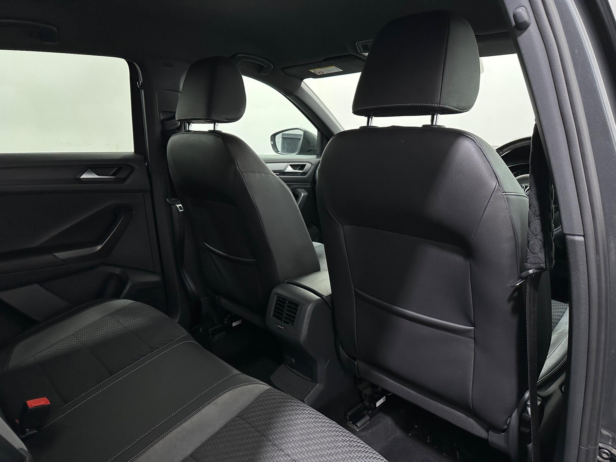 Volkswagen T-Roc view 41