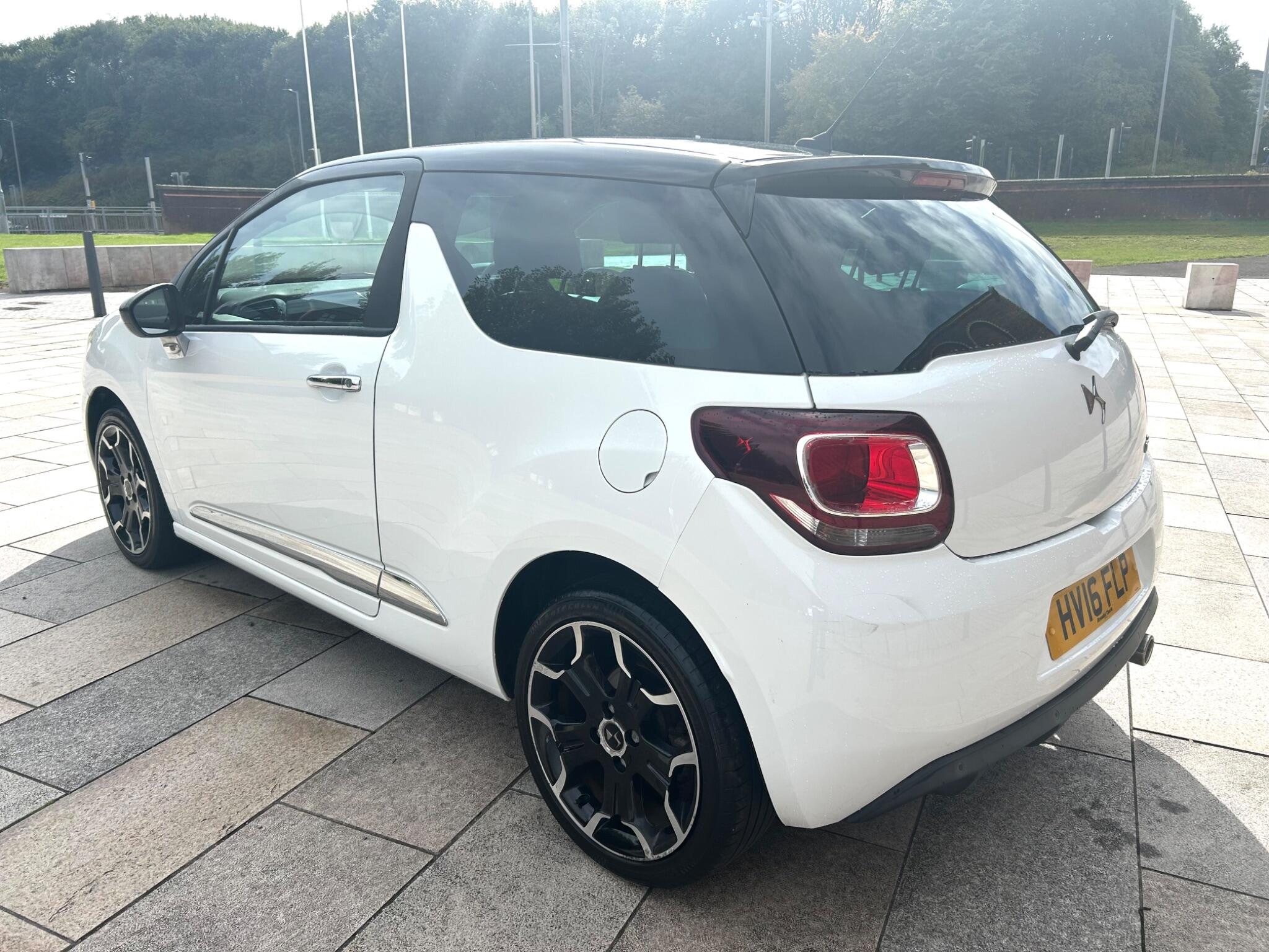 DS Automobiles DS 3 view 4
