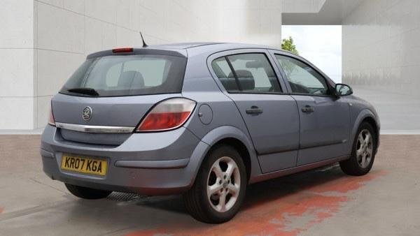 Vauxhall Astra view 4