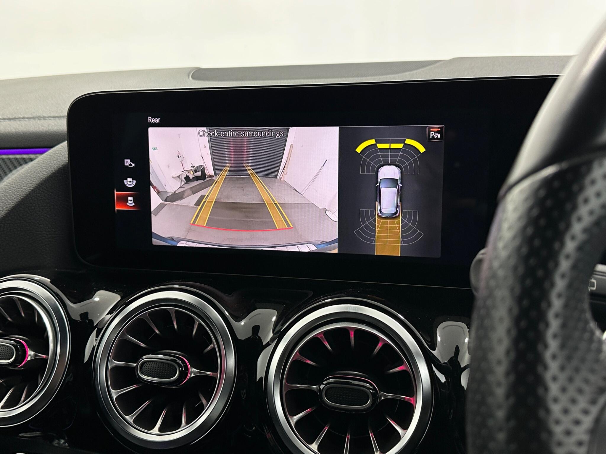 Mercedes-Benz Gla view 25