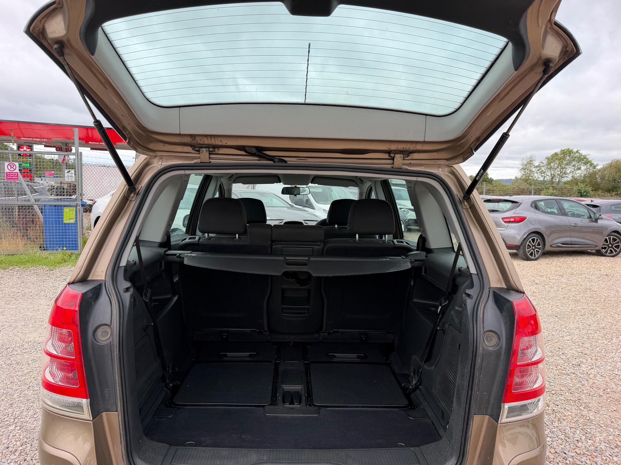 Vauxhall Zafira view 11
