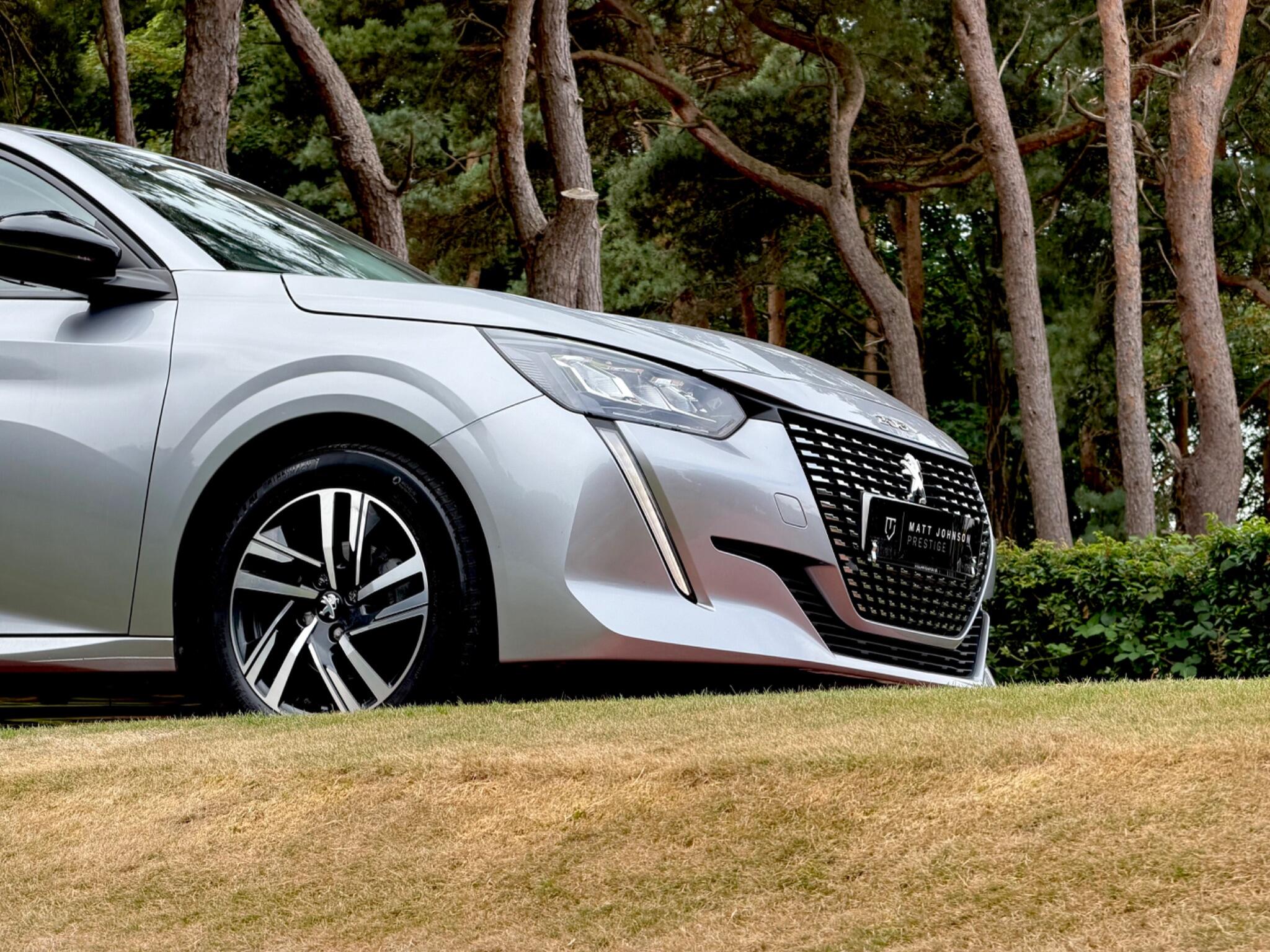 Peugeot 208 view 18