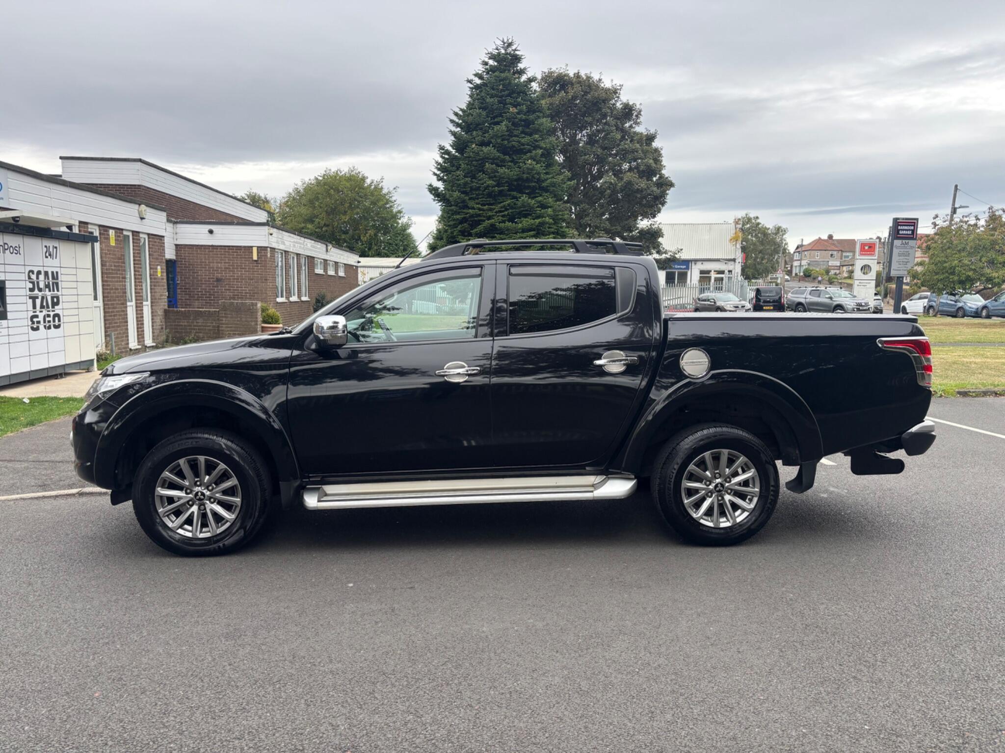 Mitsubishi L200 view 4