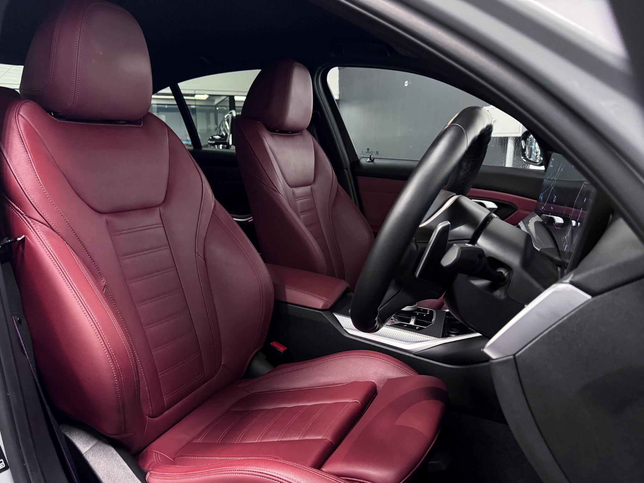 BMW 3 Series view 24
