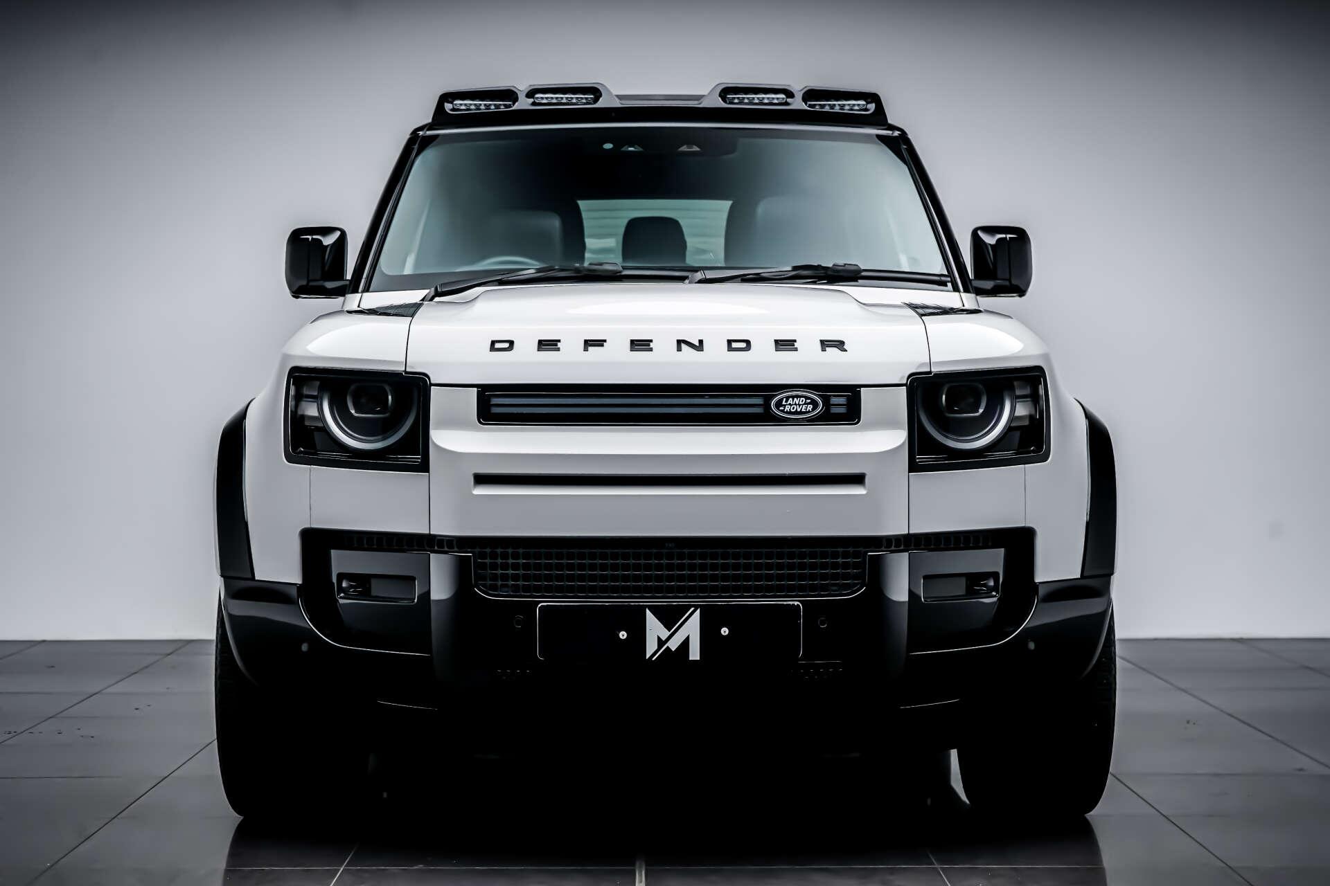 Land Rover Defender 90 view 2