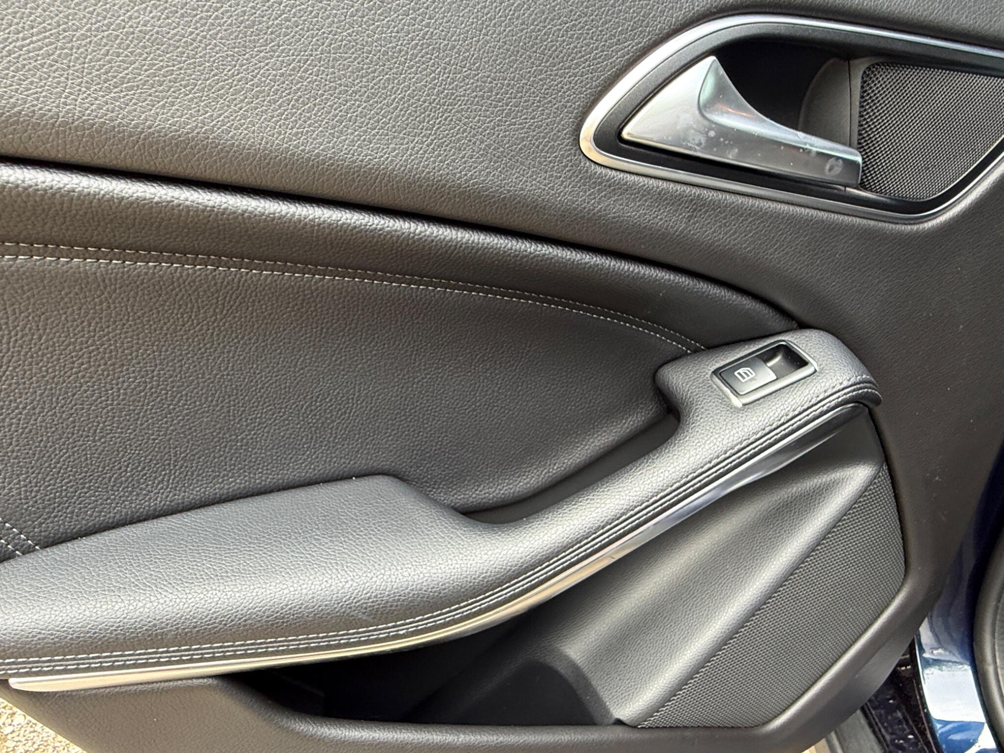2017 Mercedes-Benz GLA image 32