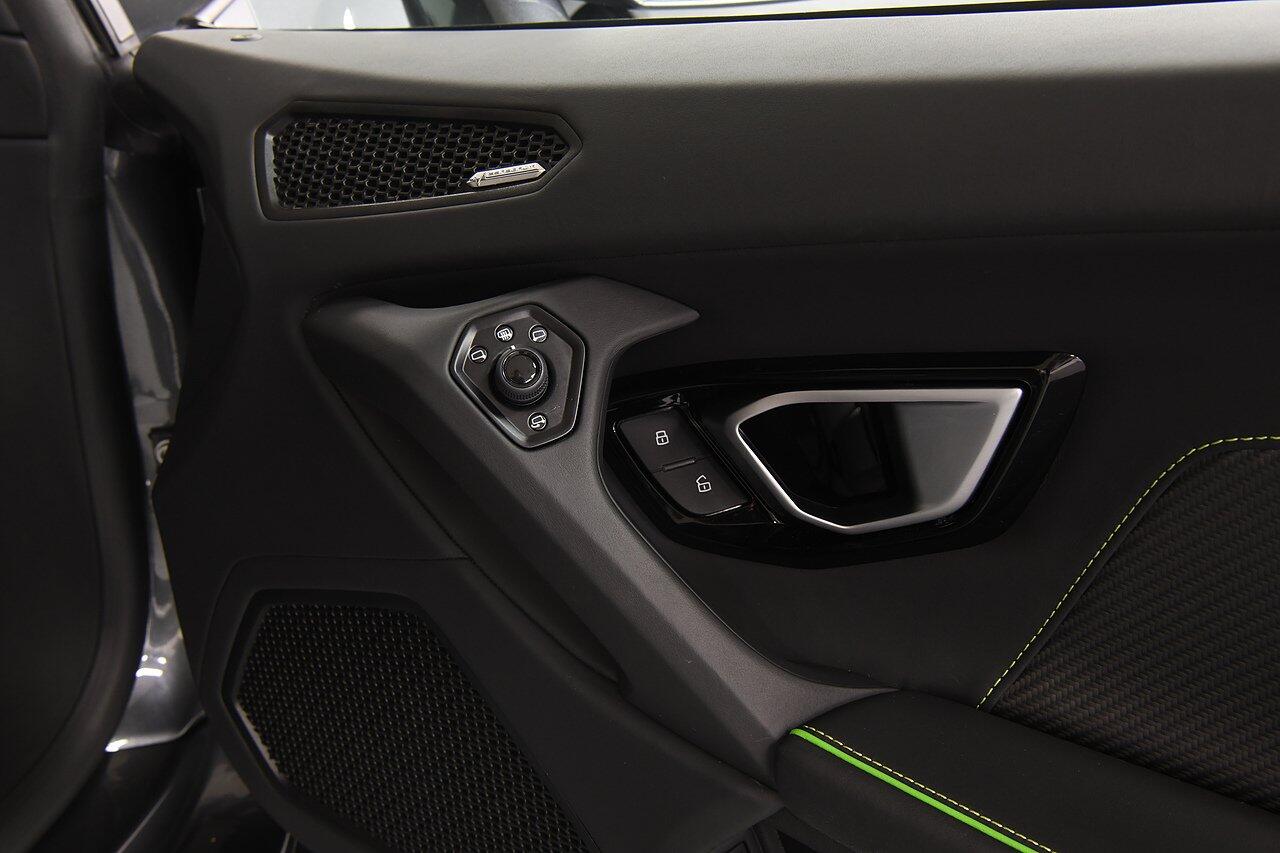Lamborghini Huracan view 26