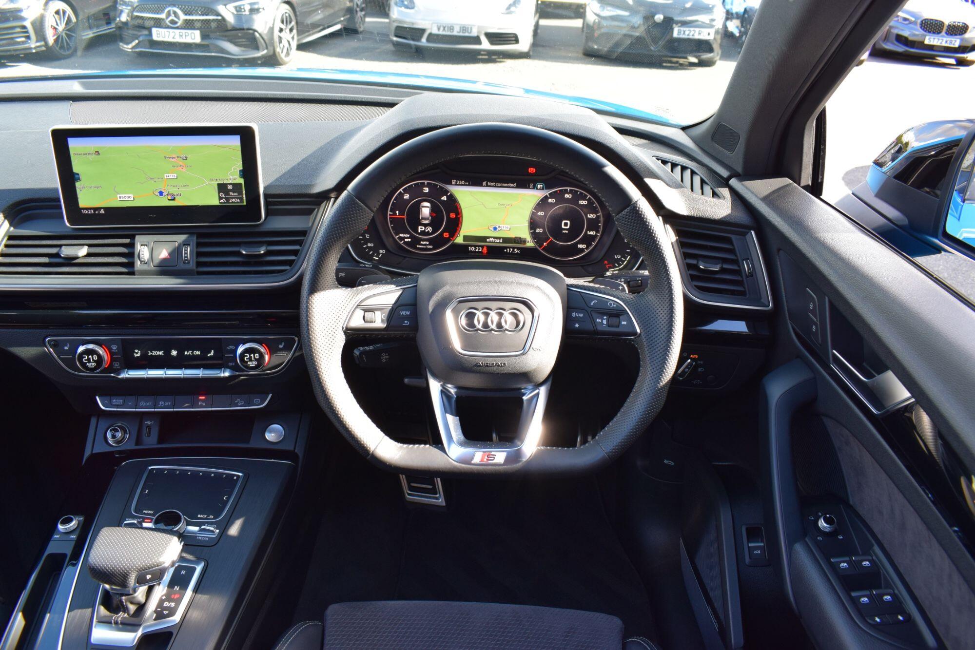 Audi Q5 view 24
