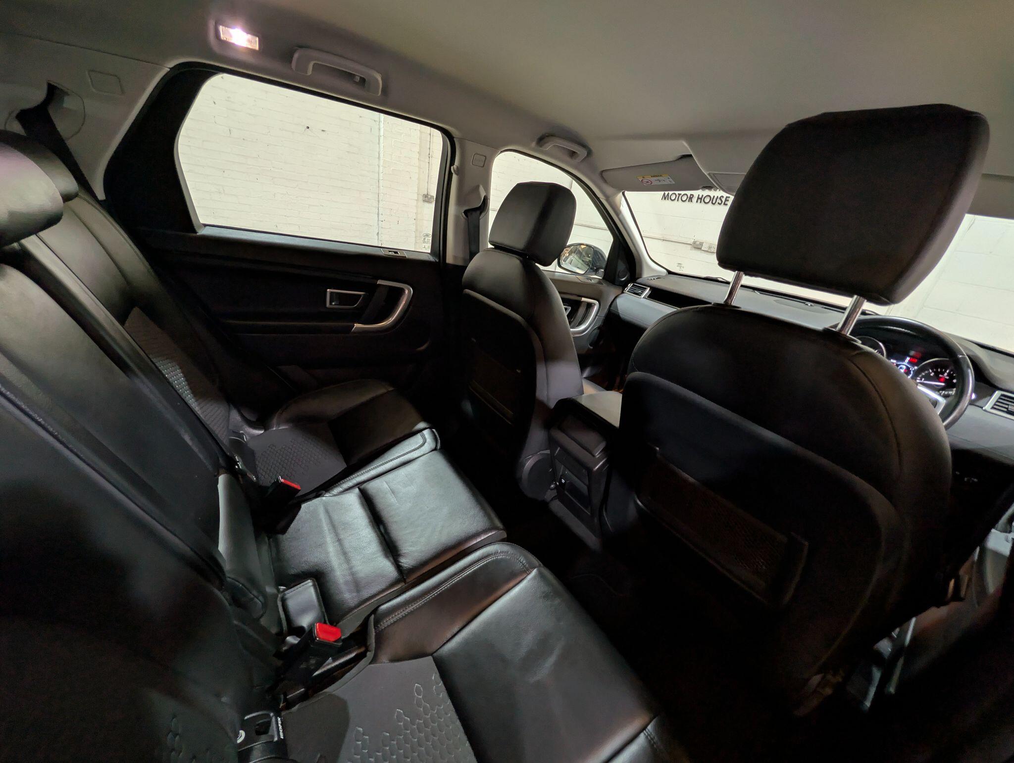 Land Rover Discovery Sport view 40