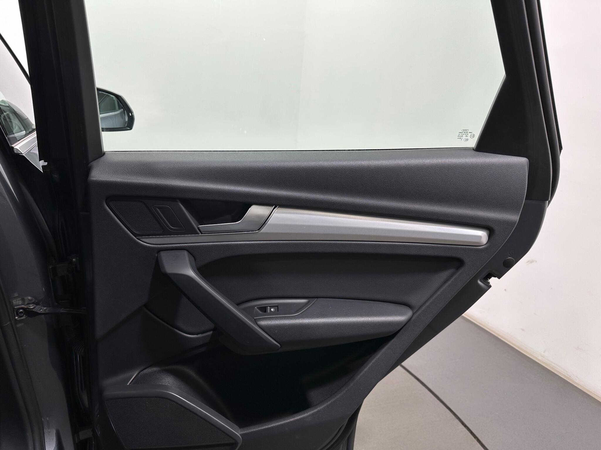 Audi Q5 view 45