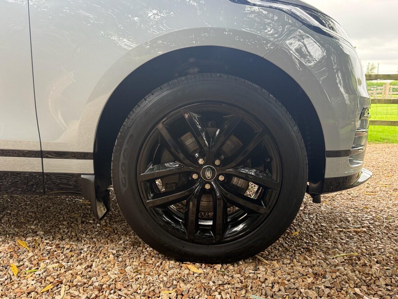 Land Rover Range Rover Velar view 11