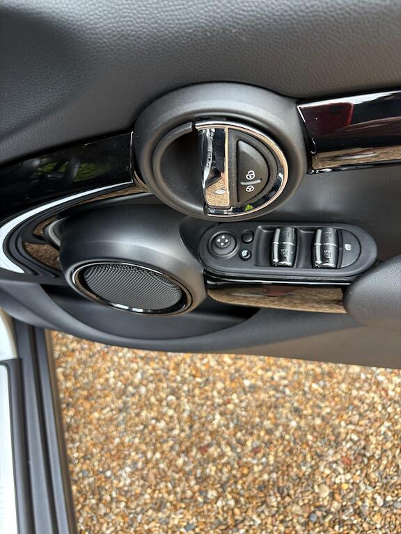 Mini Hatch view 25