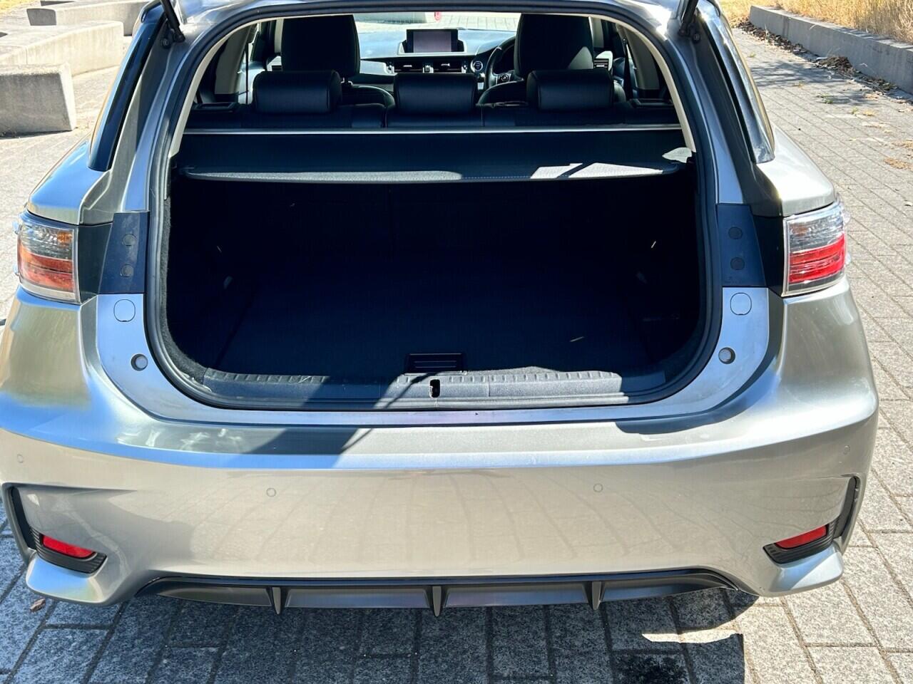 Lexus CT view 17