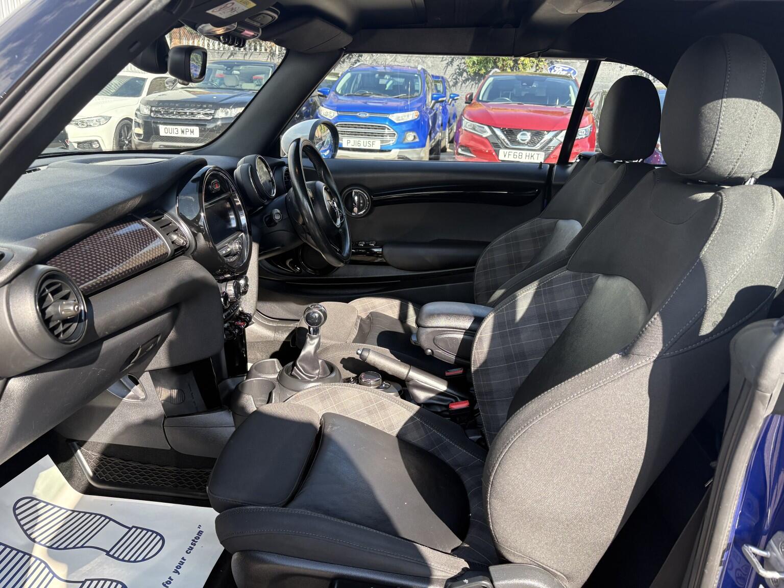 Mini Convertible view 18