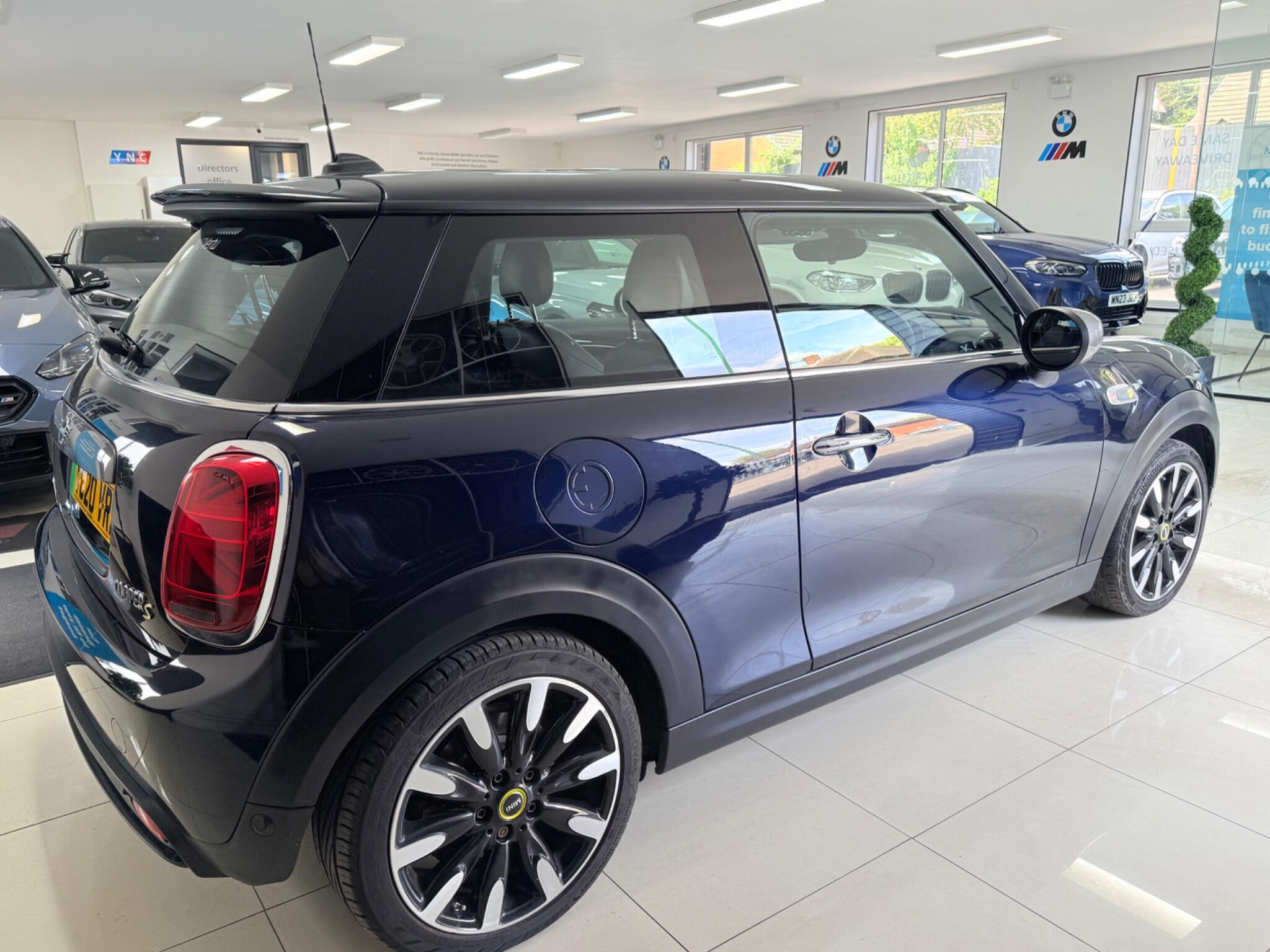 MINI Hatch view 17