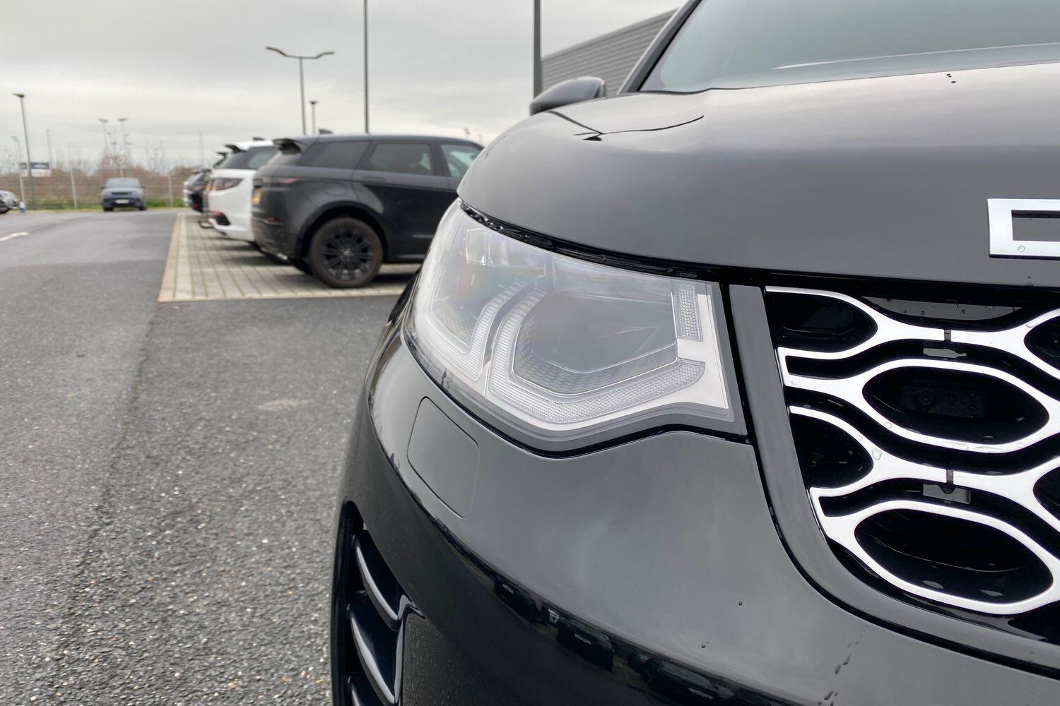 Land Rover Discovery Sport view 34