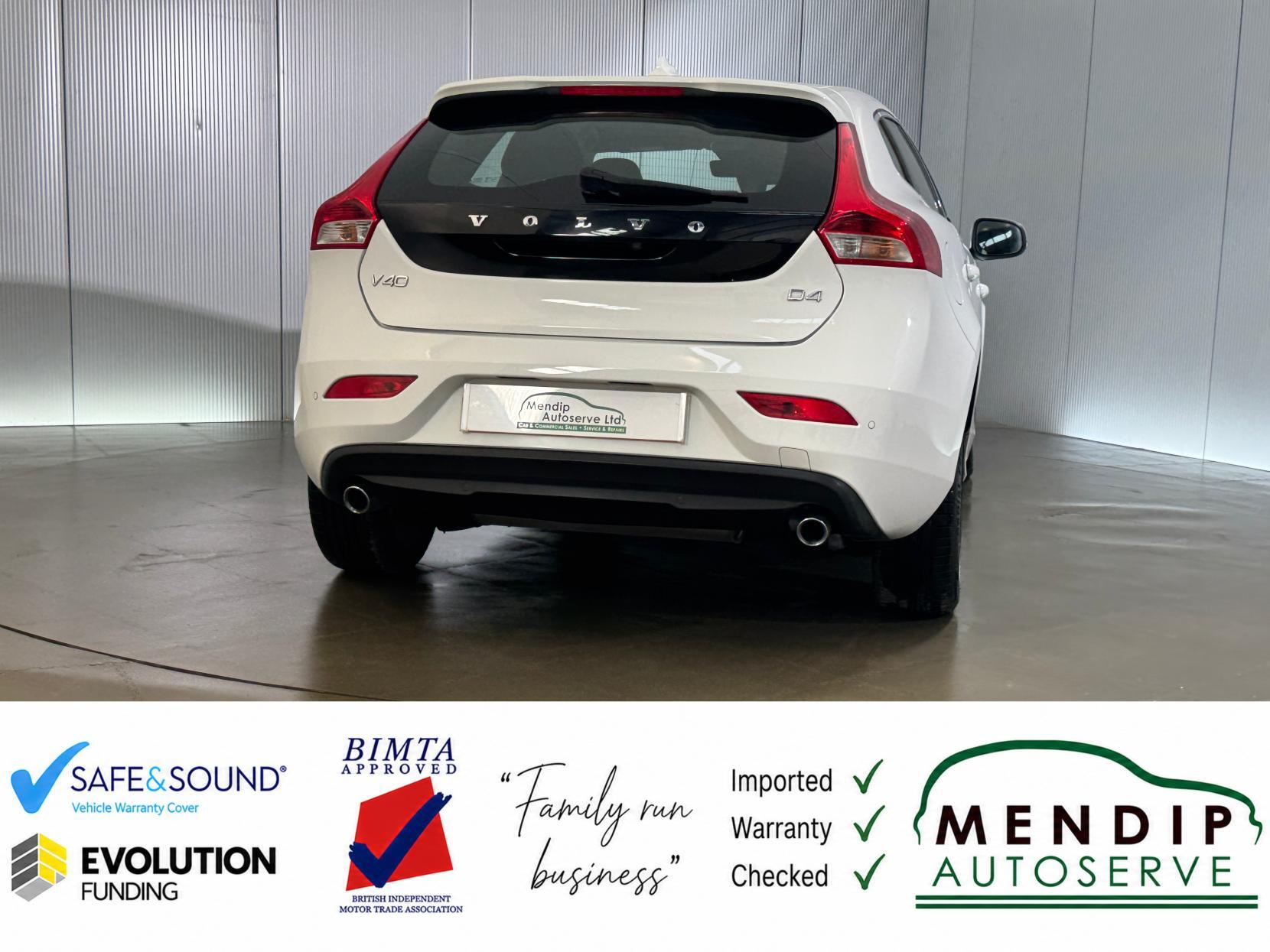 Volvo V40 view 18