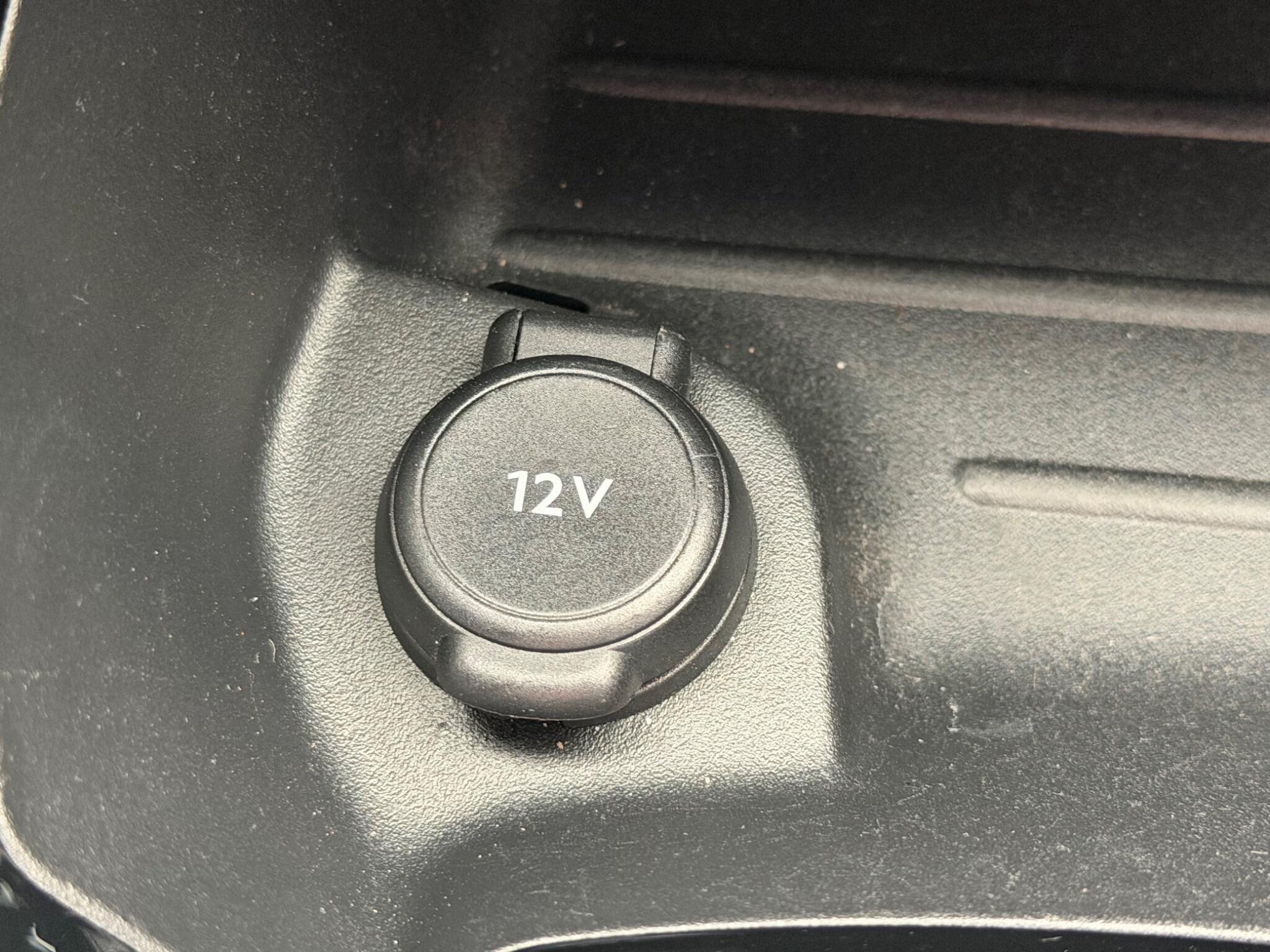 Peugeot E-208 view 26