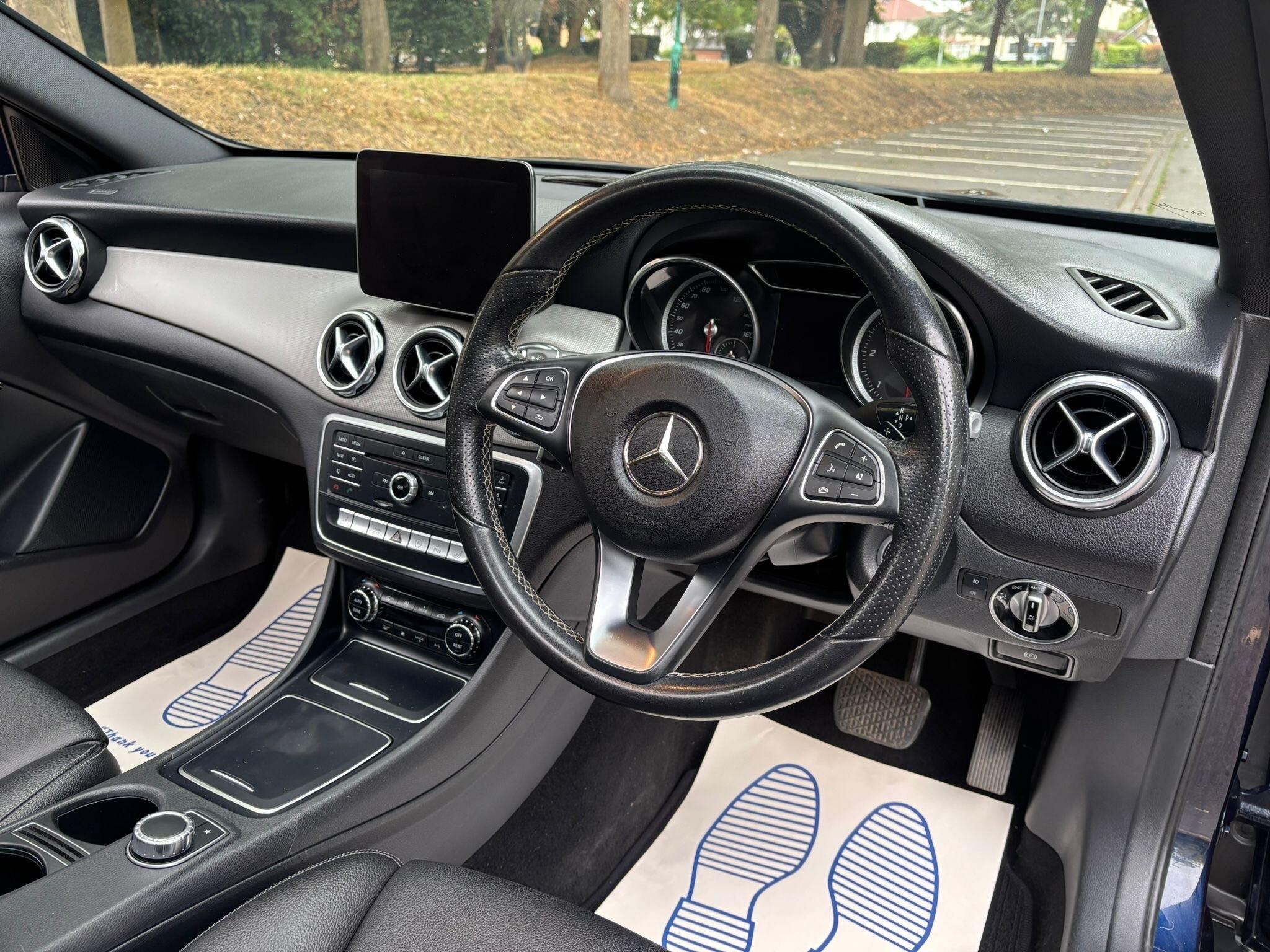 Mercedes-Benz GLA view 10