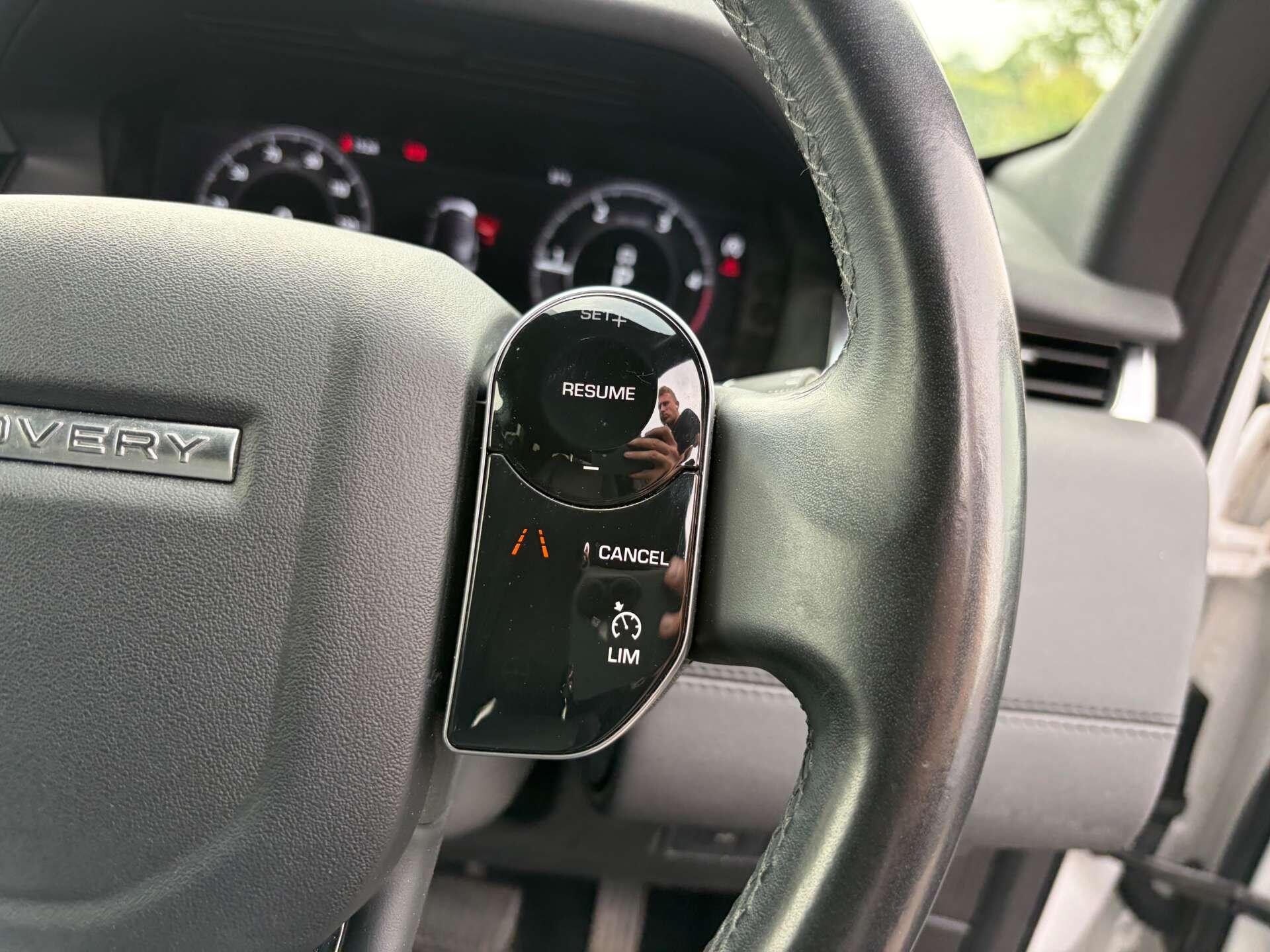 Land Rover Discovery Sport view 44