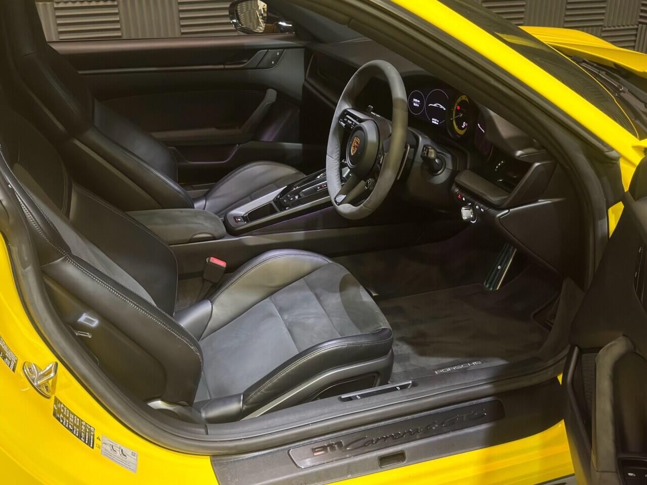 Porsche 911 view 11
