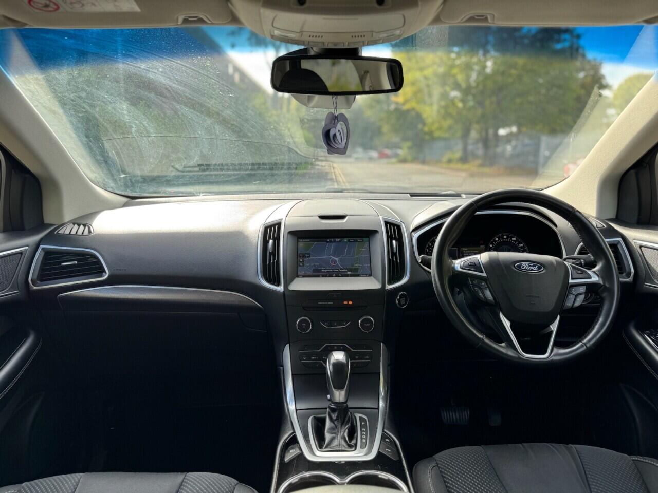 Ford Edge view 9