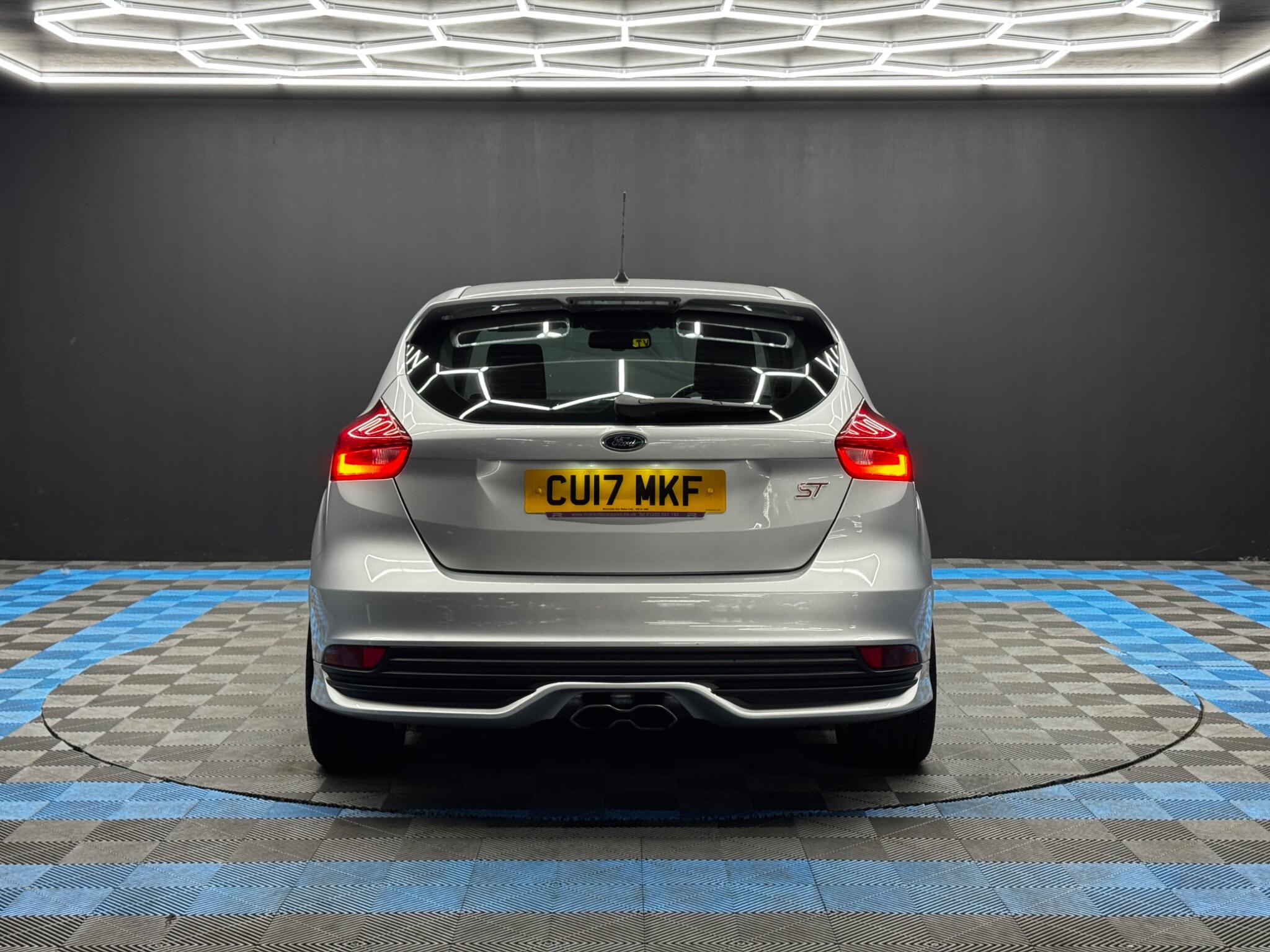 Ford Focus view 6