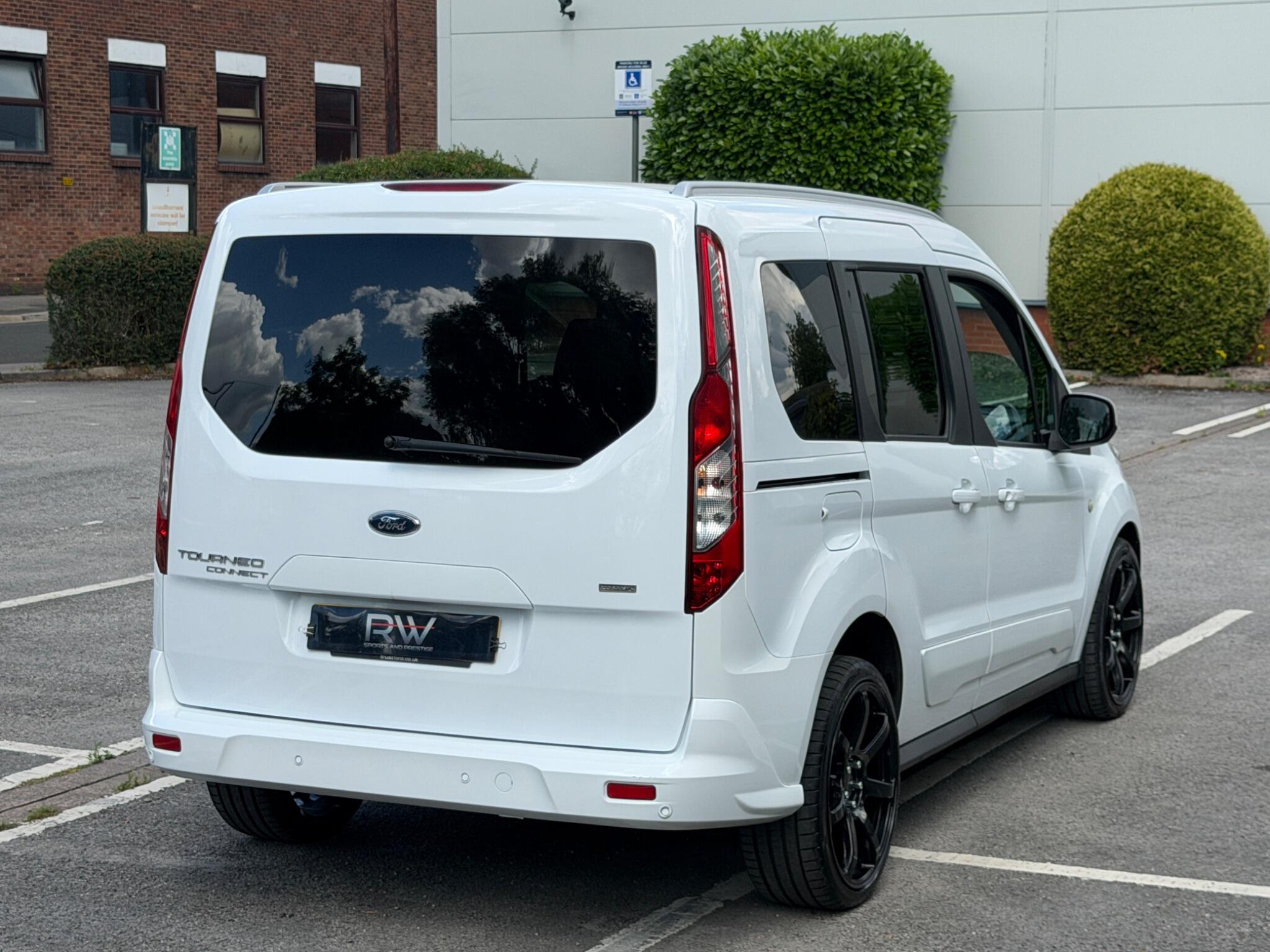 Ford Tourneo Connect view 33
