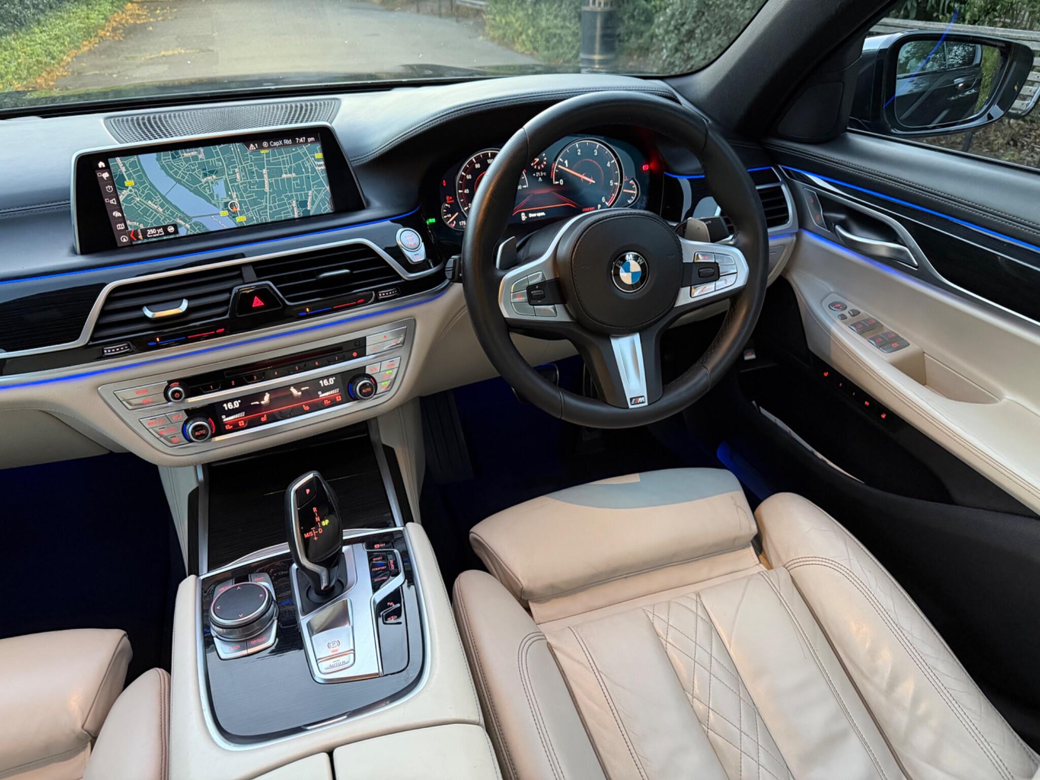 BMW 7 Series view 15