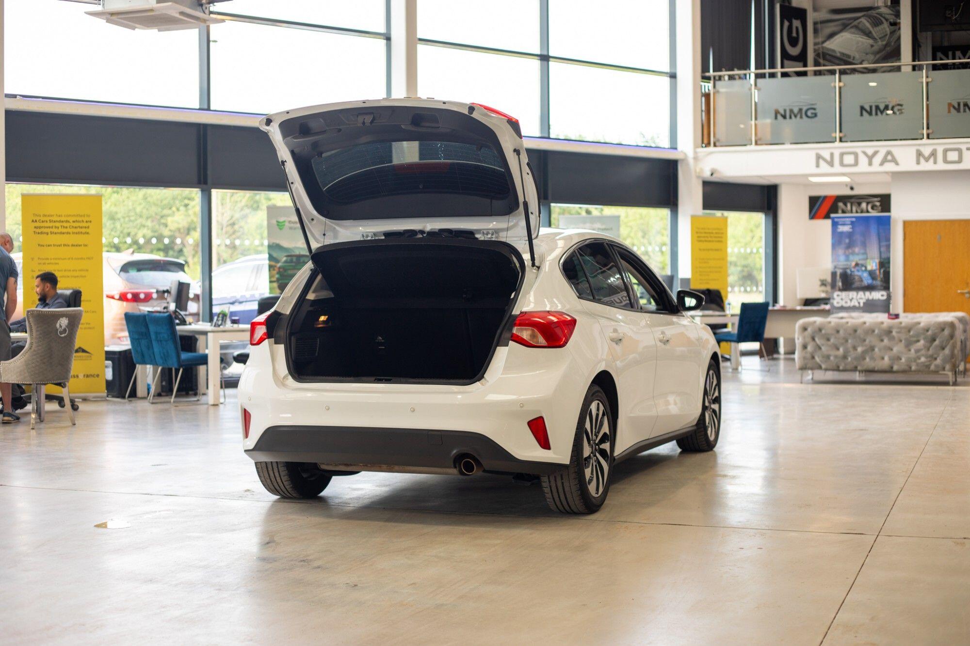 Ford Focus view 31