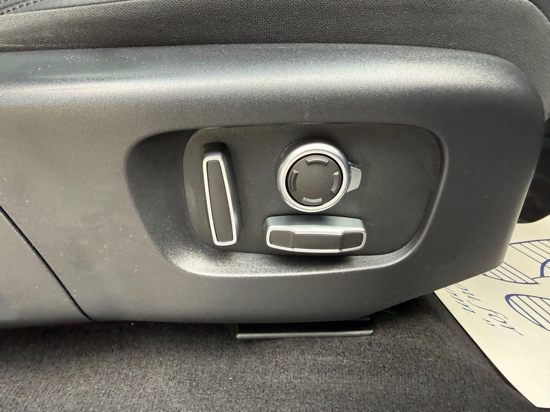 Land Rover Range Rover Evoque view 25