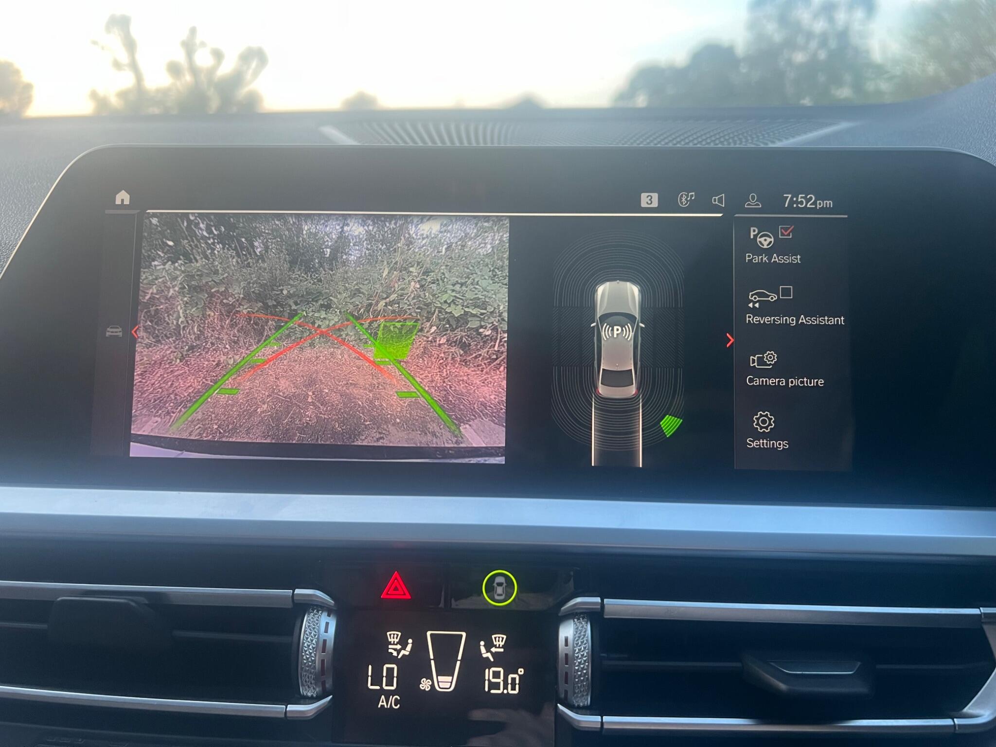 BMW 3 Series view 44