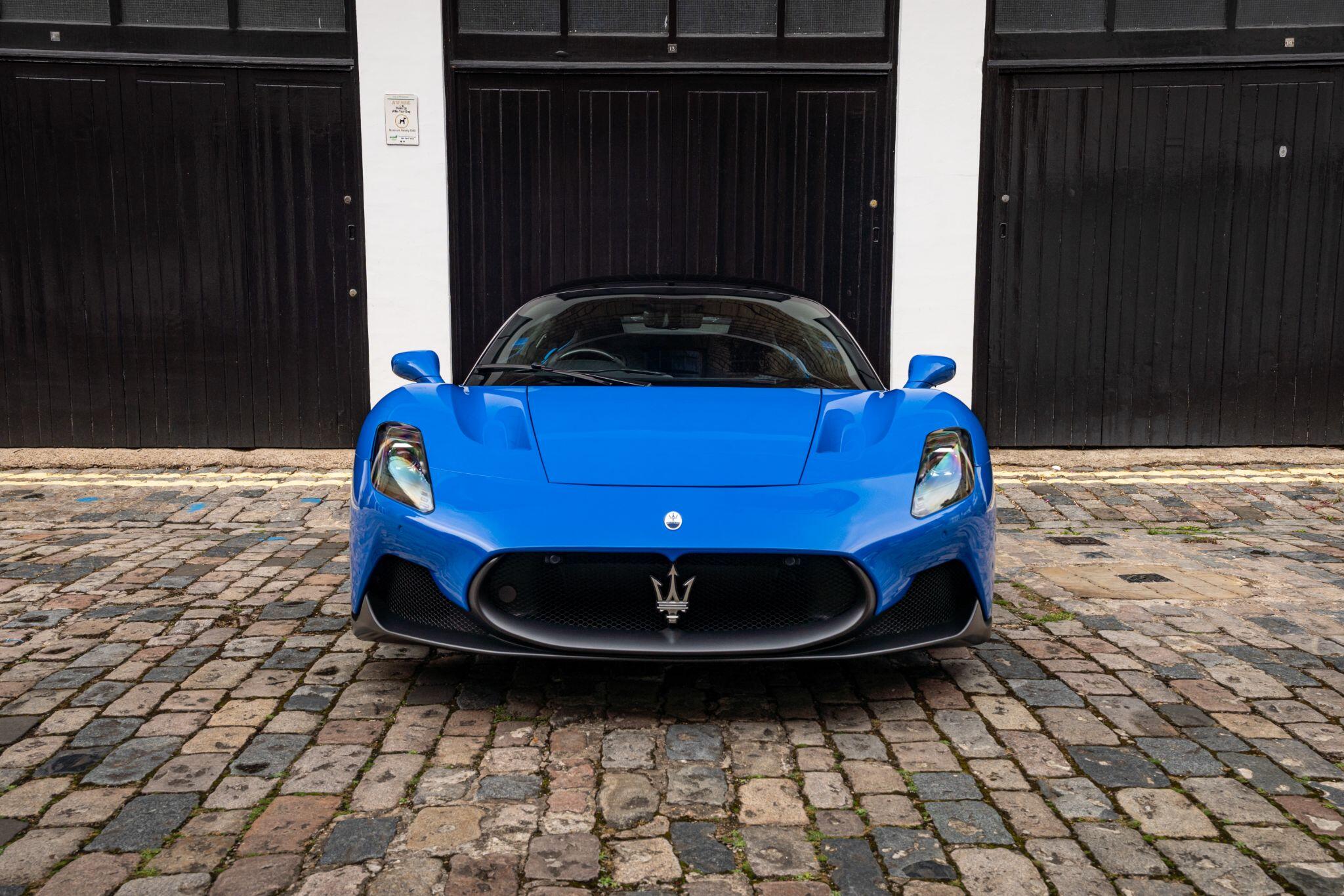 Maserati MC20 view 12