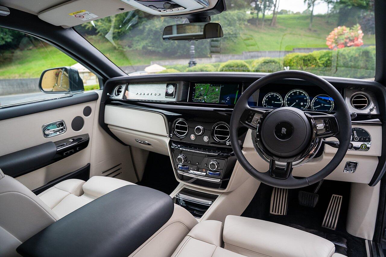 Rolls-Royce Phantom view 38