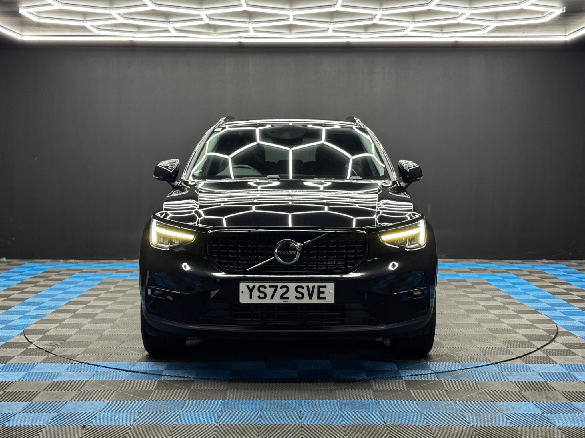 Volvo XC40 view 2
